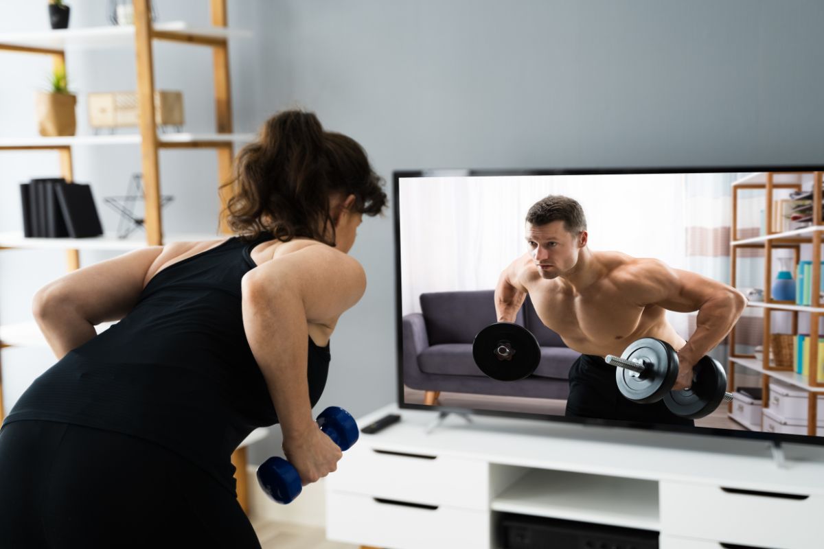 How a Smart TV Can Help You Work Out at Home