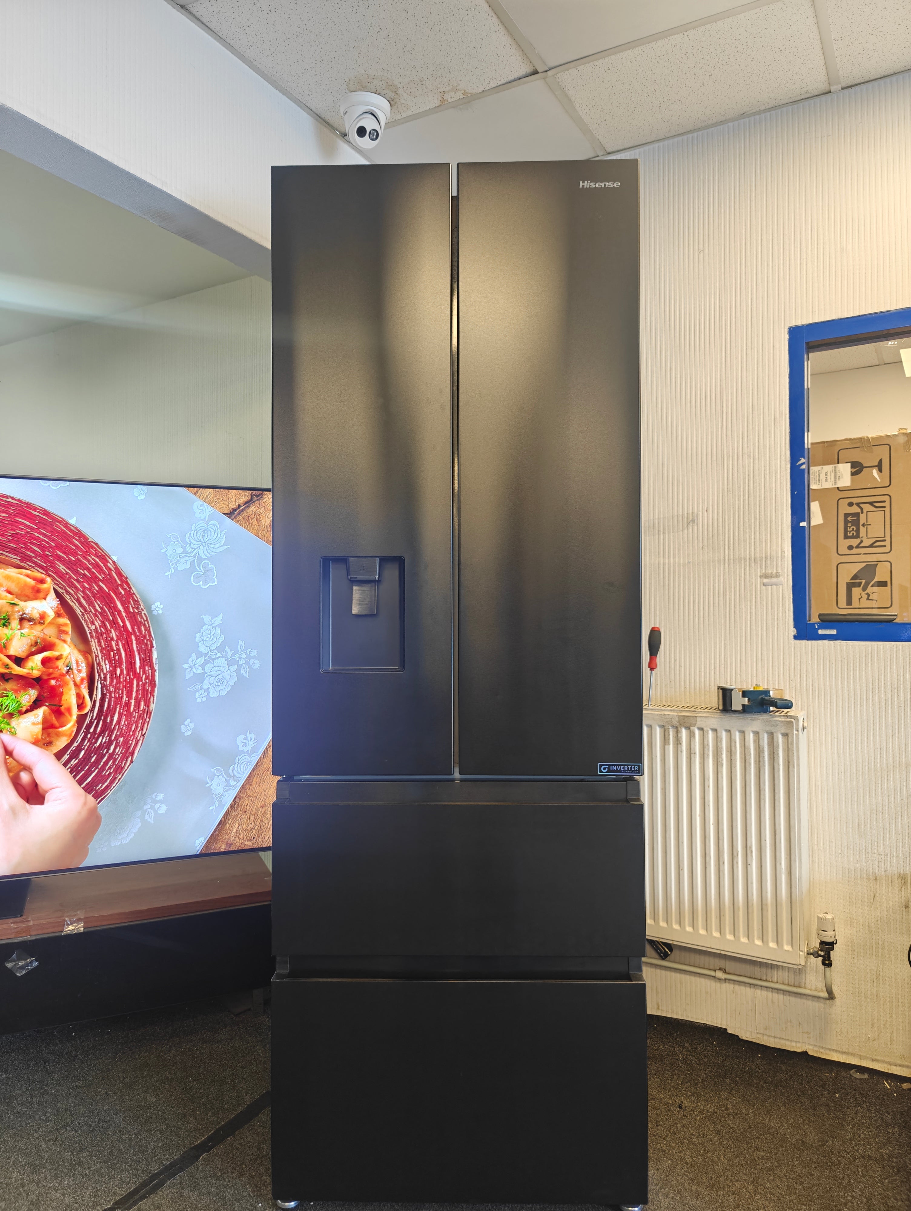HISENSE RF632N4WFE BLACK NARROW AMERICAN FRIDGE FREEZER - Electronic World TV