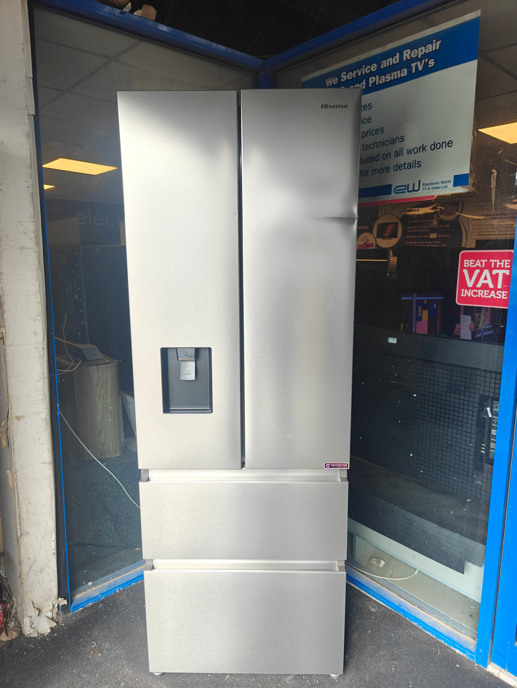 HISENSE RF632N4WIE SILVER NARROW AMERICAN FRIDGE FREEZER   .