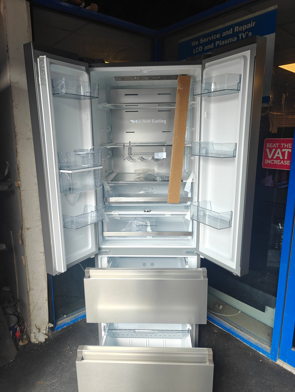 HISENSE RF632N4WIE SILVER NARROW AMERICAN FRIDGE FREEZER   .