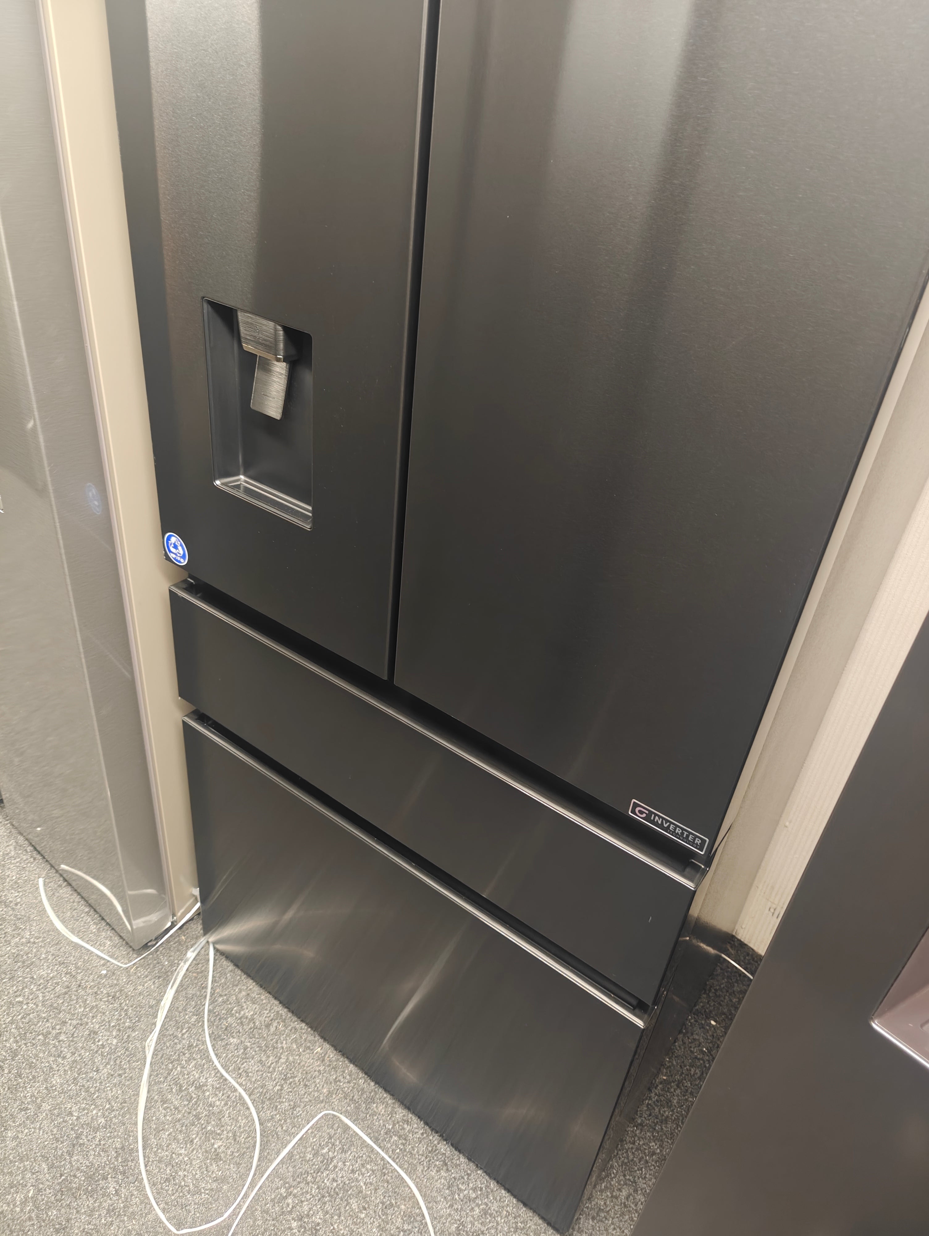 HISENSE RF540N4WFE BLACK NARROW PUREFLAT AMERICAN FRIDGE FREEZER - Electronic World TV