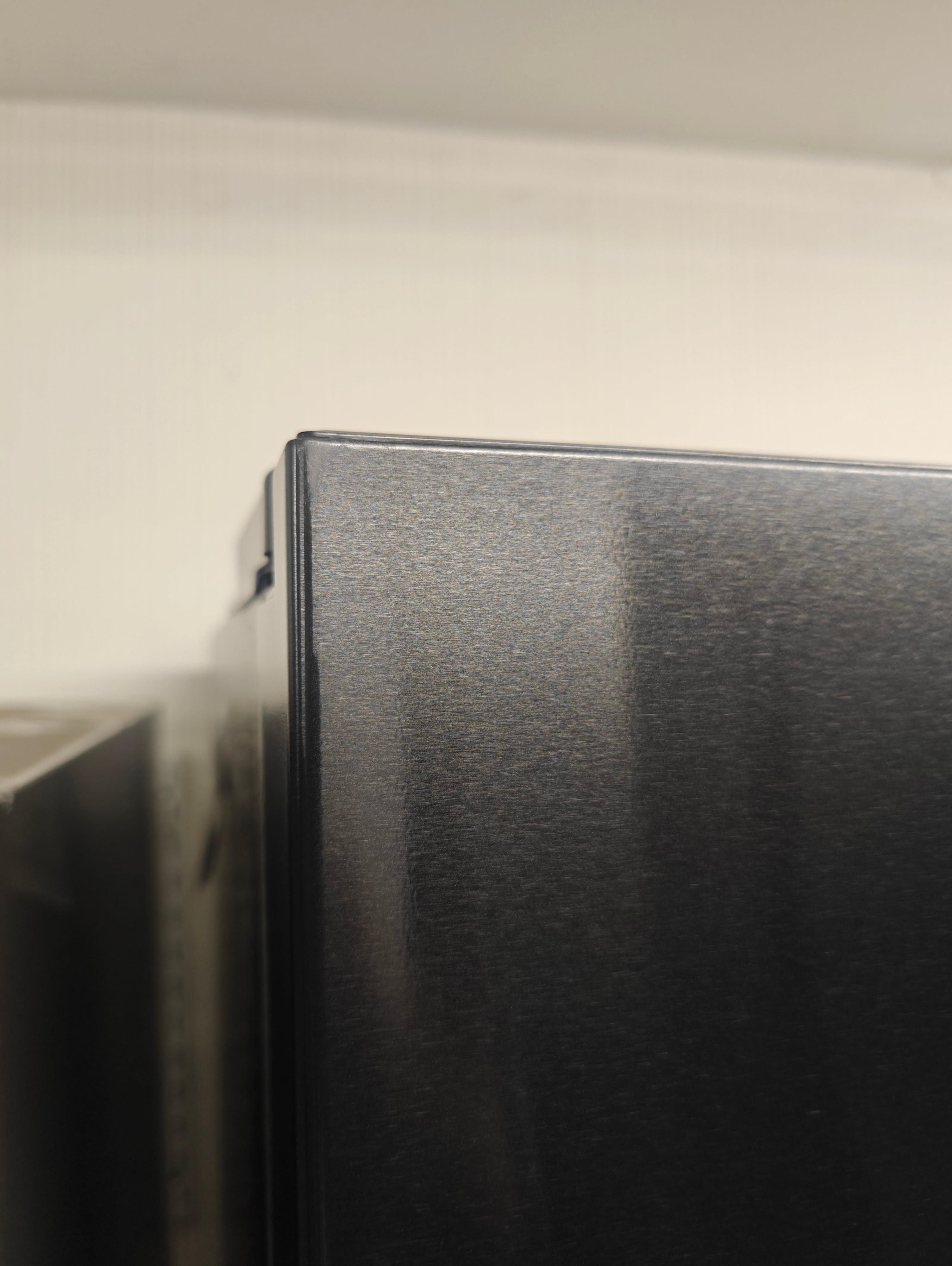 HISENSE RF540N4WFE BLACK NARROW PUREFLAT AMERICAN FRIDGE FREEZER - Electronic World TV