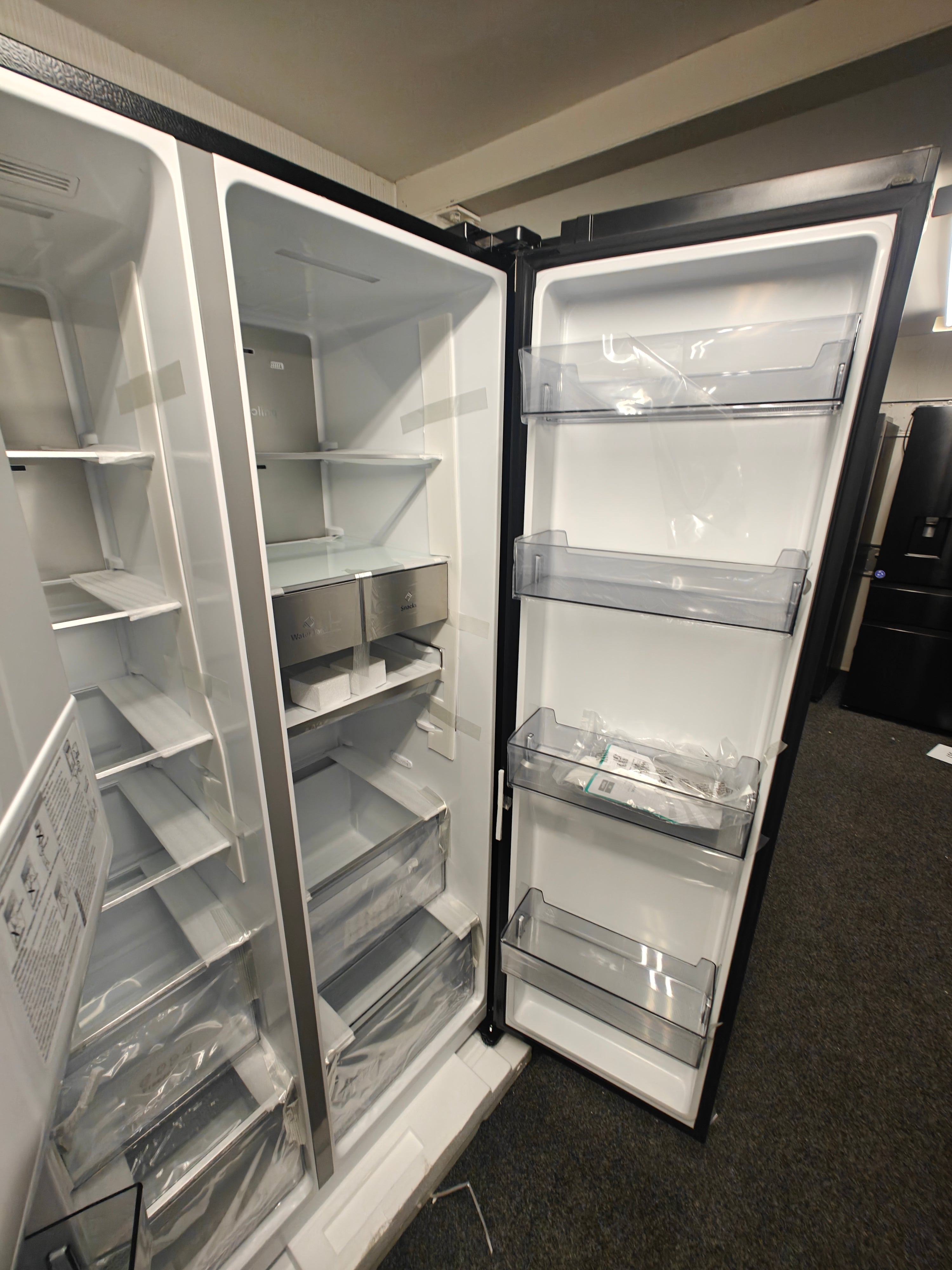 HISENSE RS818N4TFE PUREFLAT INFINITE BLACK AMERICAN FRIDGE FREEZER - Electronic World TV