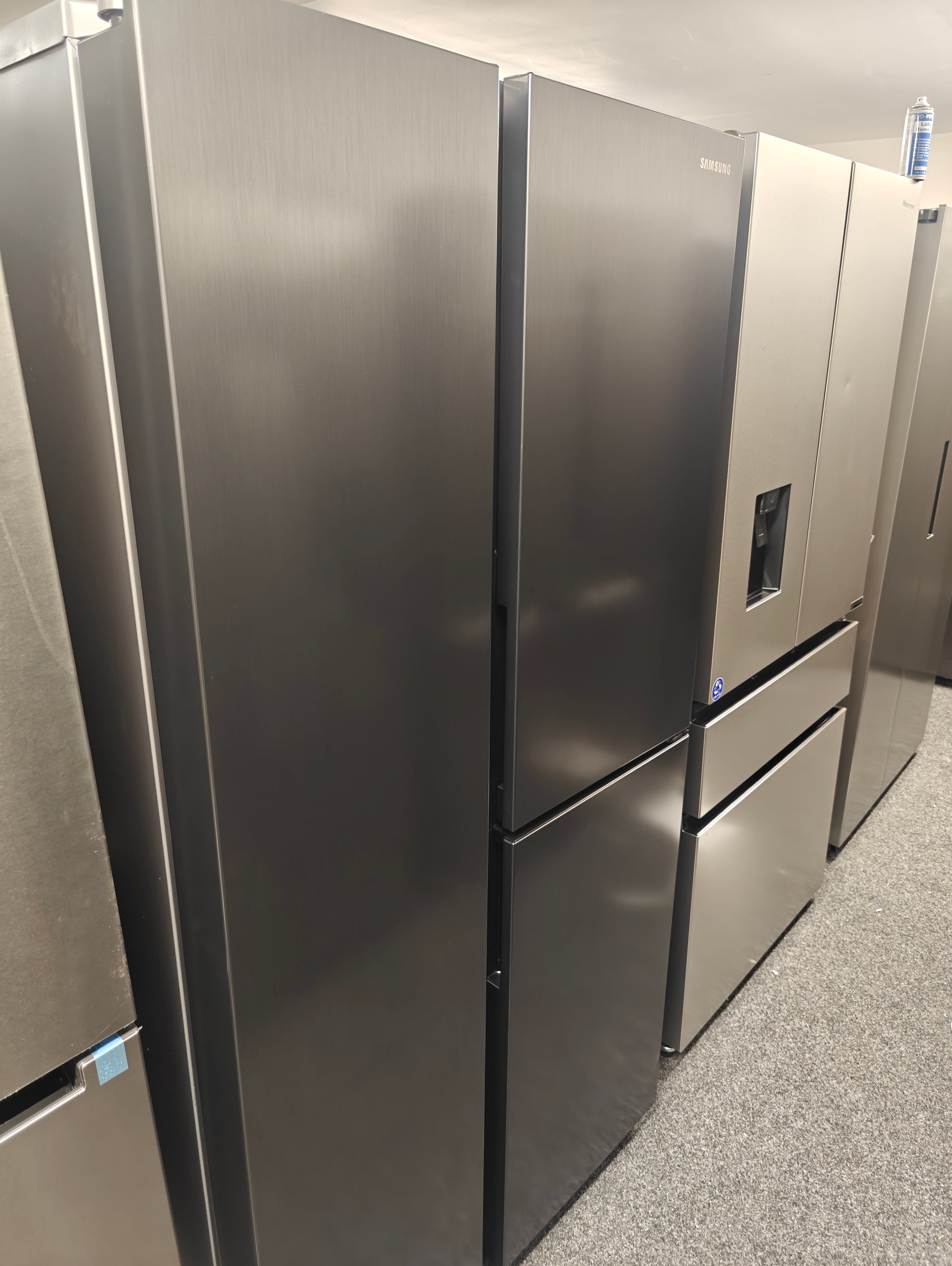 SAMSUNG RH69CG895DB1 BEVERAGE CENTRE AMERICAN FRIDGE FREEZER - BLACK - Electronic World TV