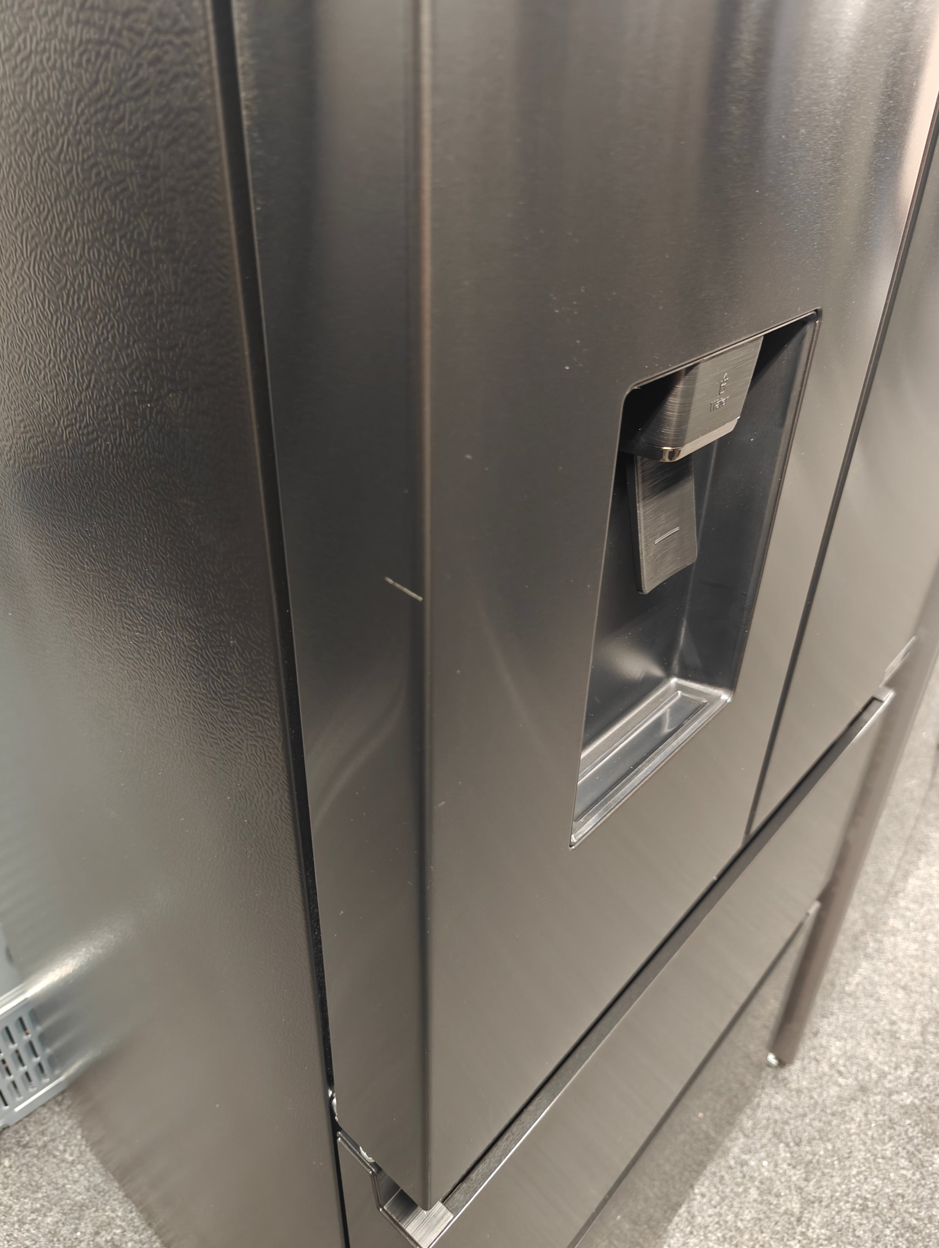 HISENSE RF632N4WFE BLACK NARROW AMERICAN FRIDGE FREEZER - Electronic World TV