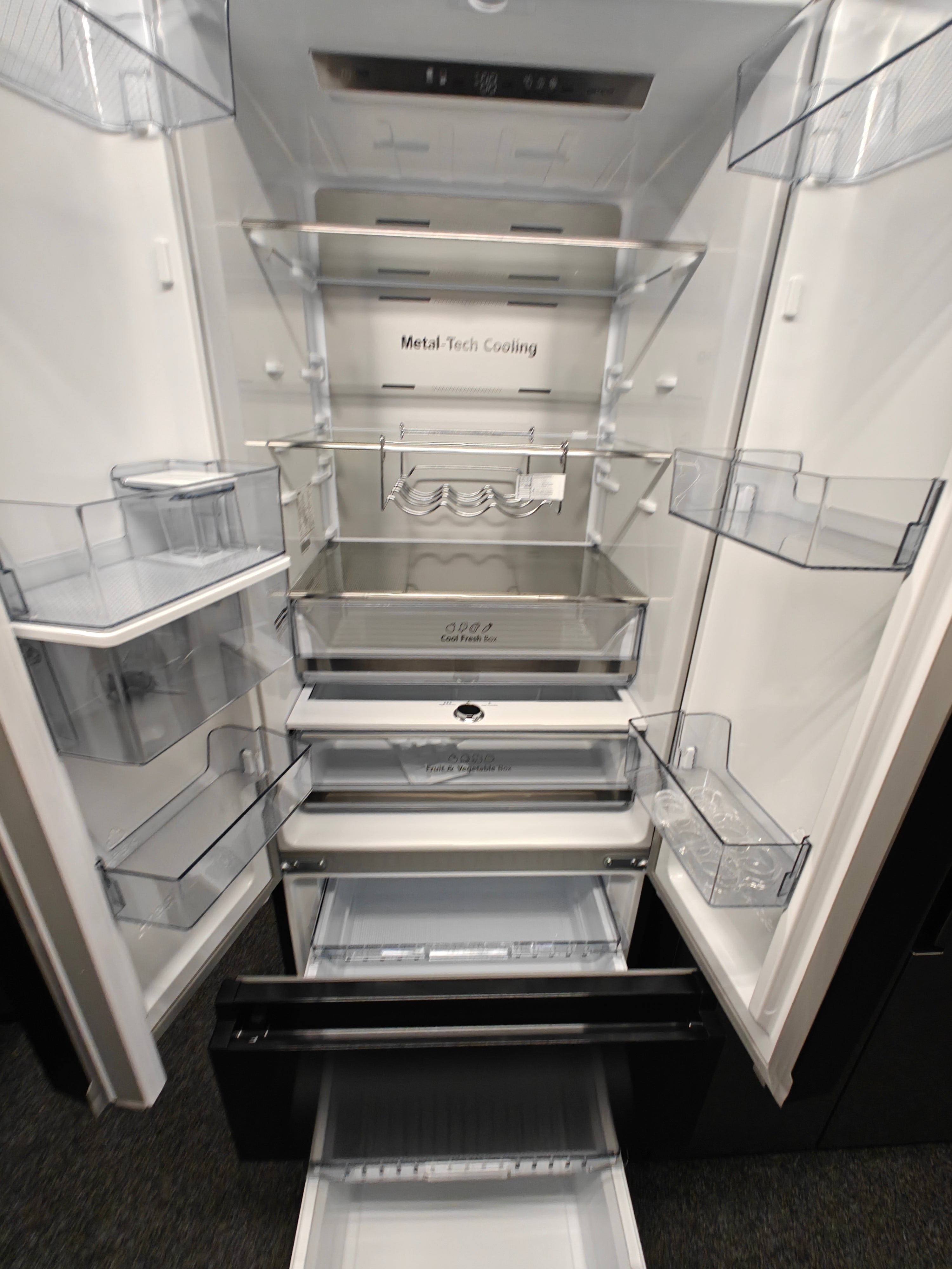 HISENSE RF632N4WFE BLACK NARROW AMERICAN FRIDGE FREEZER - Electronic World TV