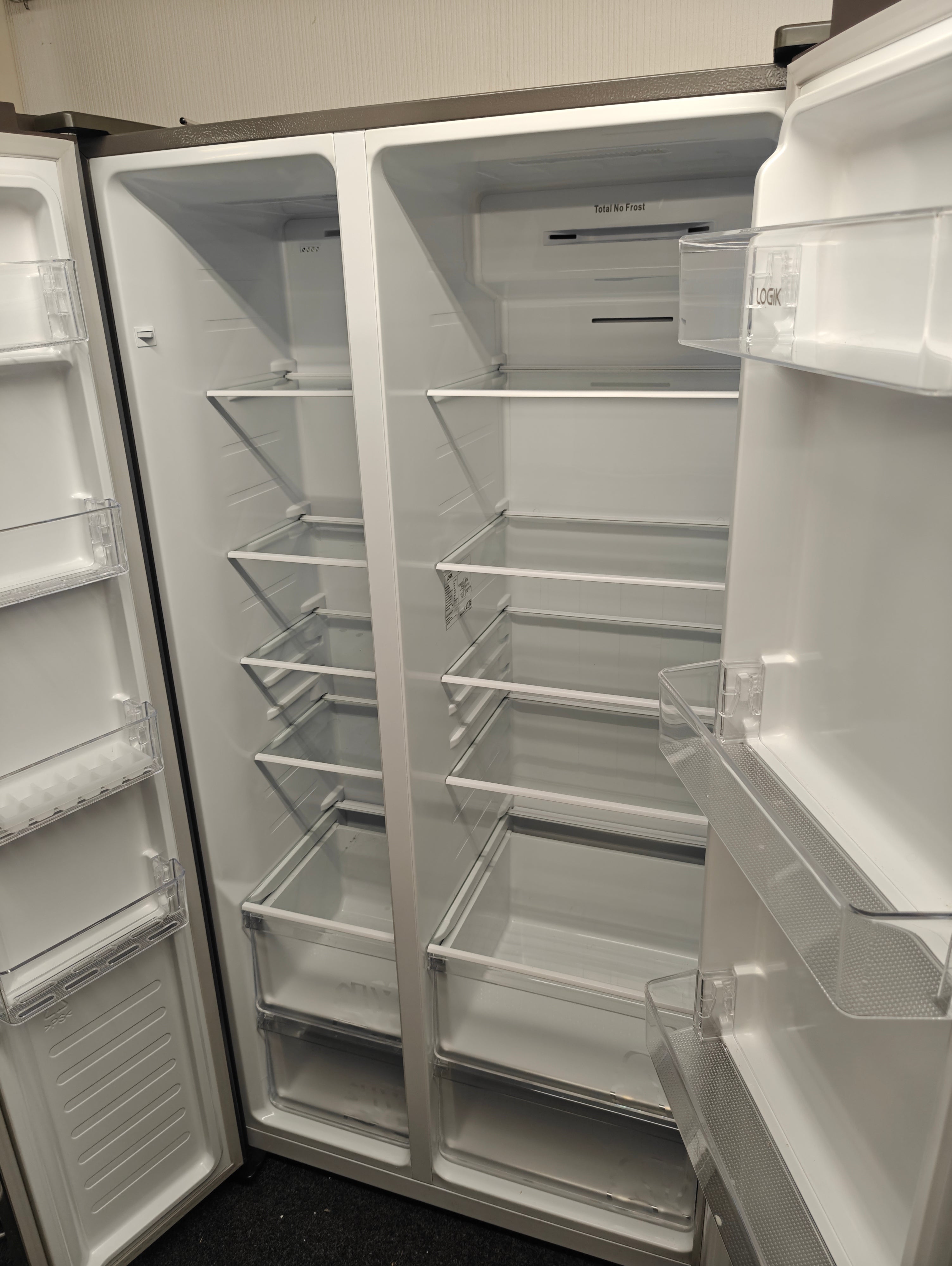 LOGIK LSBSX23 AMERICAN FRIDGE FREEZER - INOX SILVER - Electronic World TV