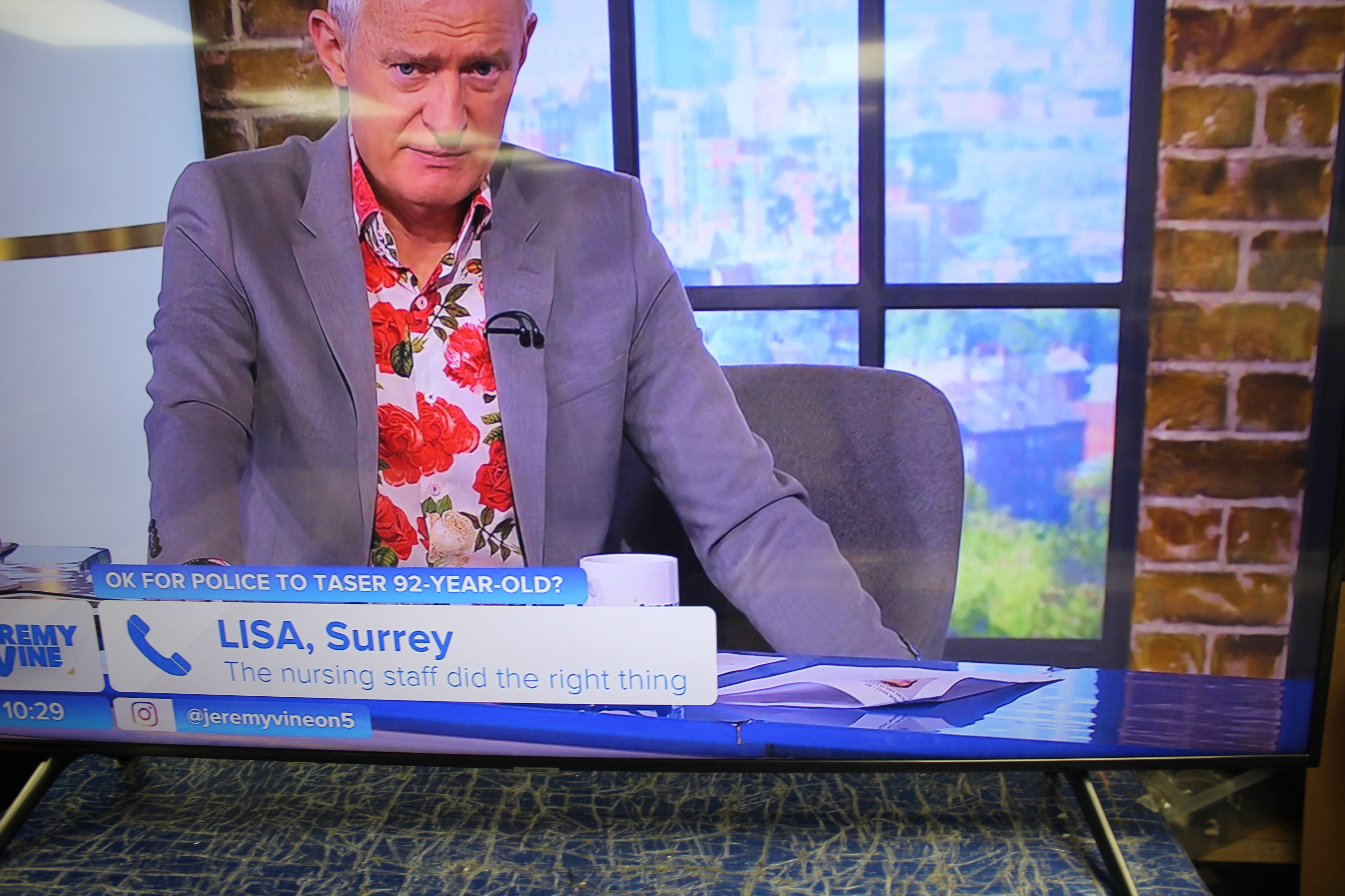 65" Samsung UE65NU7100 4K Ultra HD HDR Smart LED TV - Electronic World TV