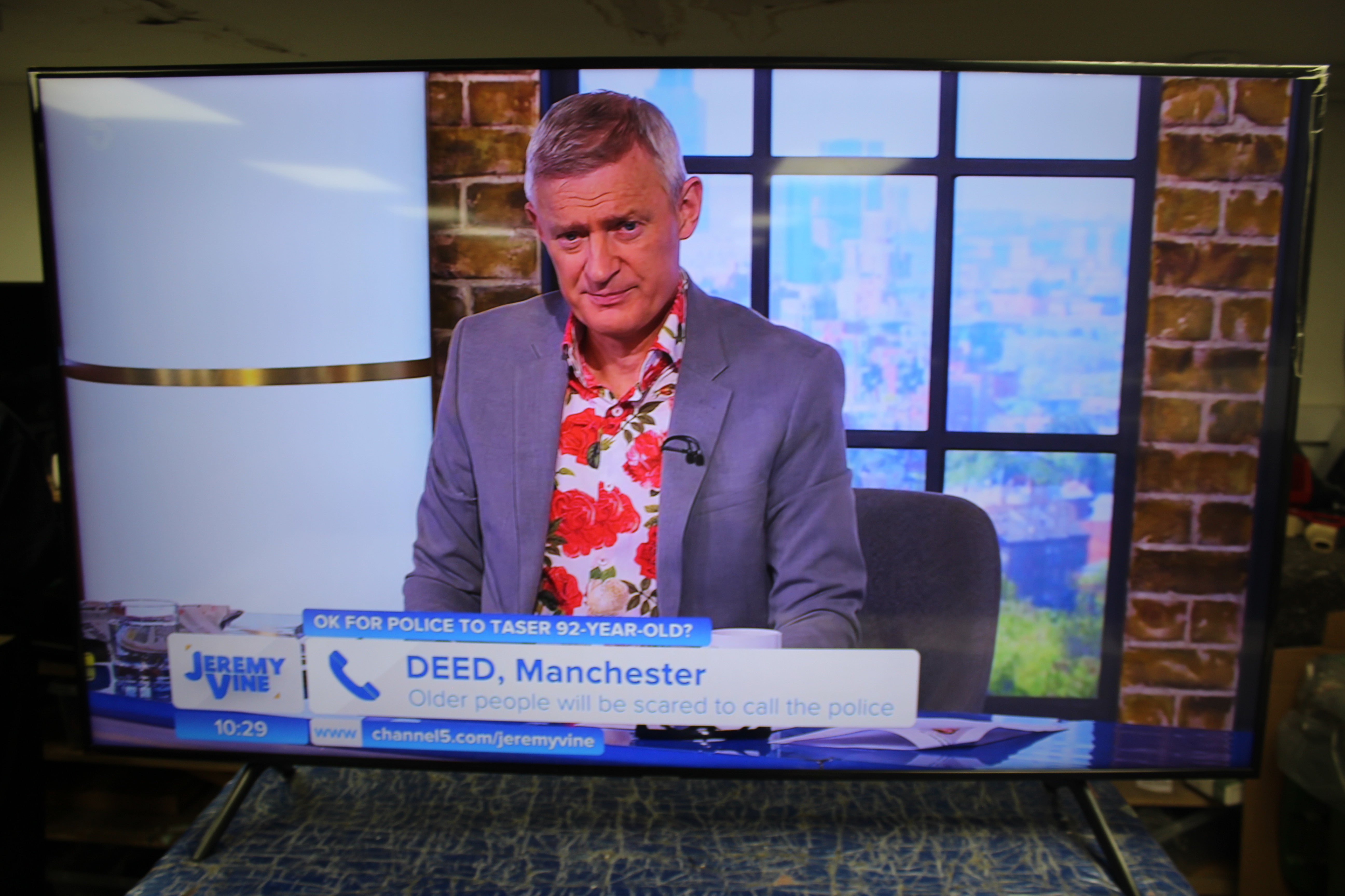 65" Samsung UE65NU7100 4K Ultra HD HDR Smart LED TV - Electronic World TV