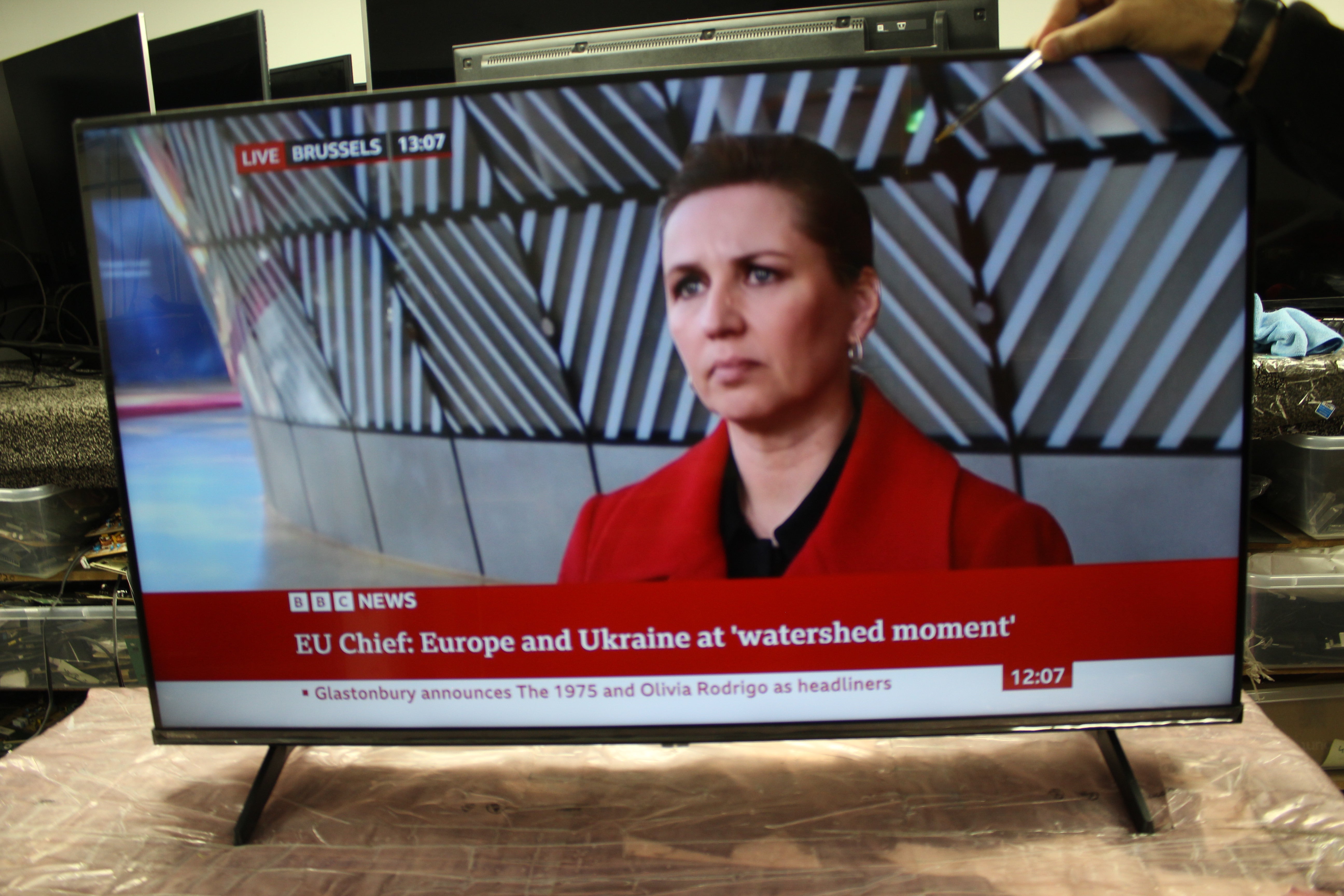 43" Hisense 43A6NTUK 4K HDR Freeview Play Smart LED TV - Electronic World TV