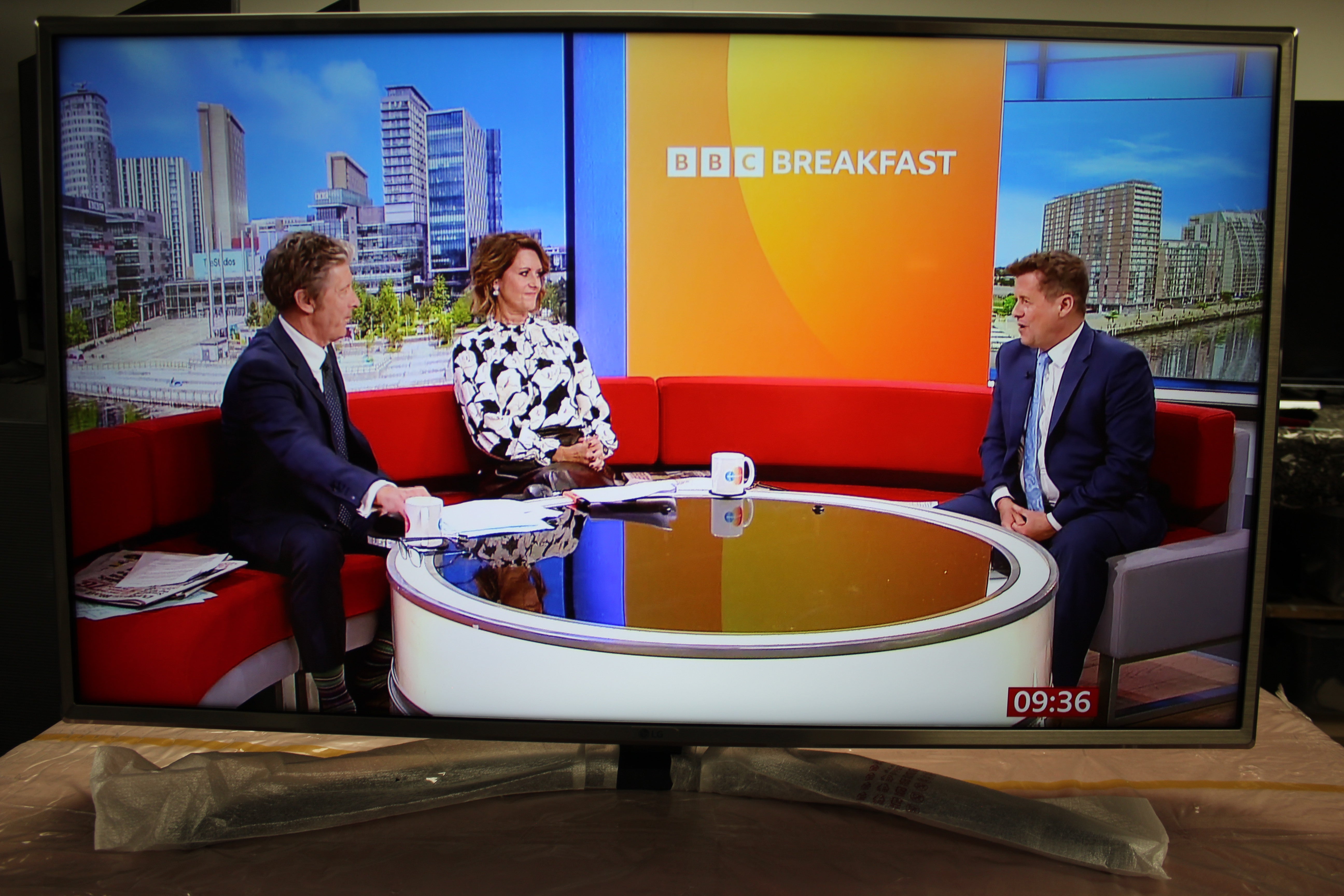 43" LG 43UK6950PLB 4K Ultra HD HDR Smart LED TV - Electronic World TV