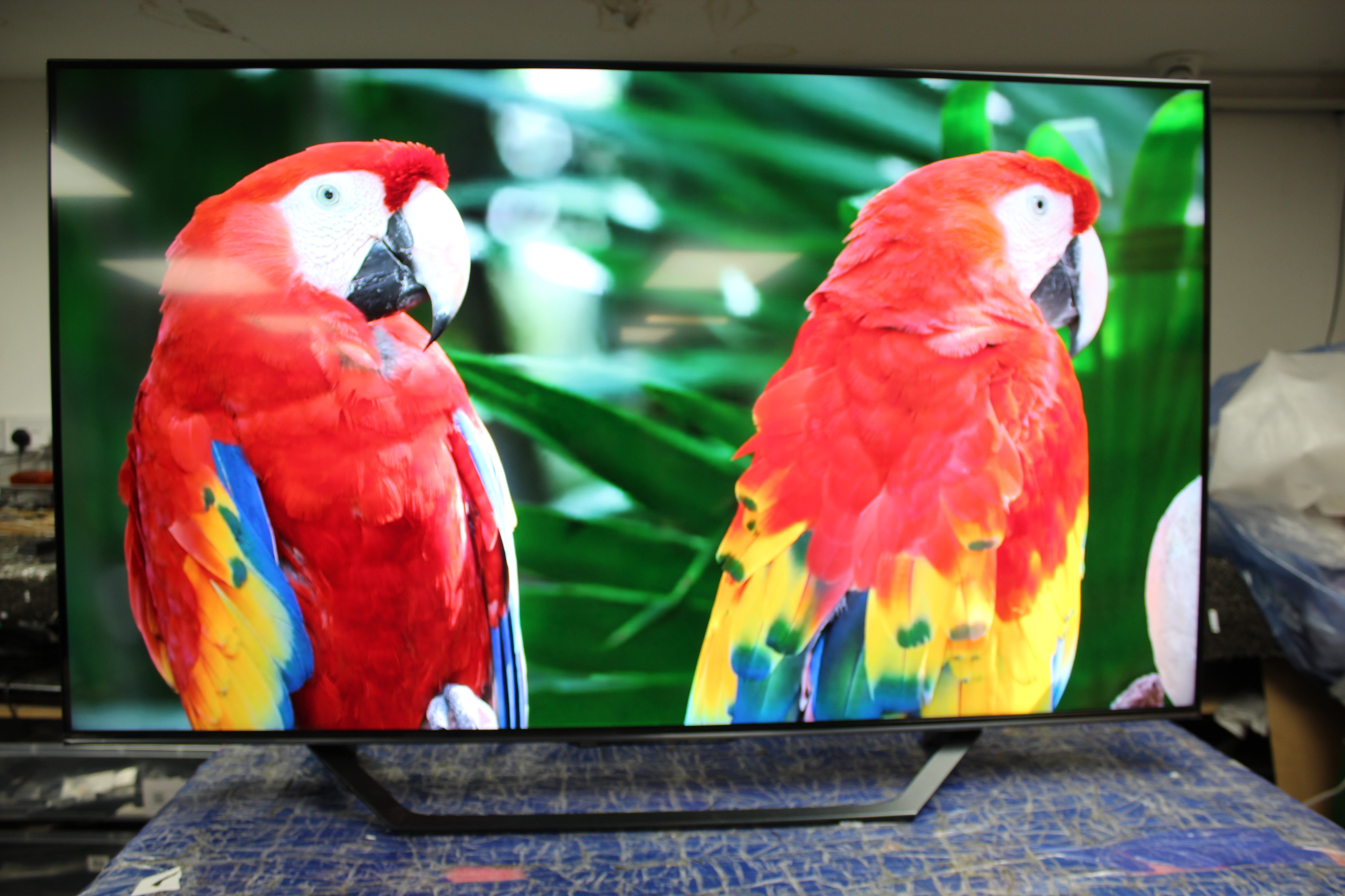 55" Hisense 55U7NQTUK Premium 4K HDR Smart Mini LED TV