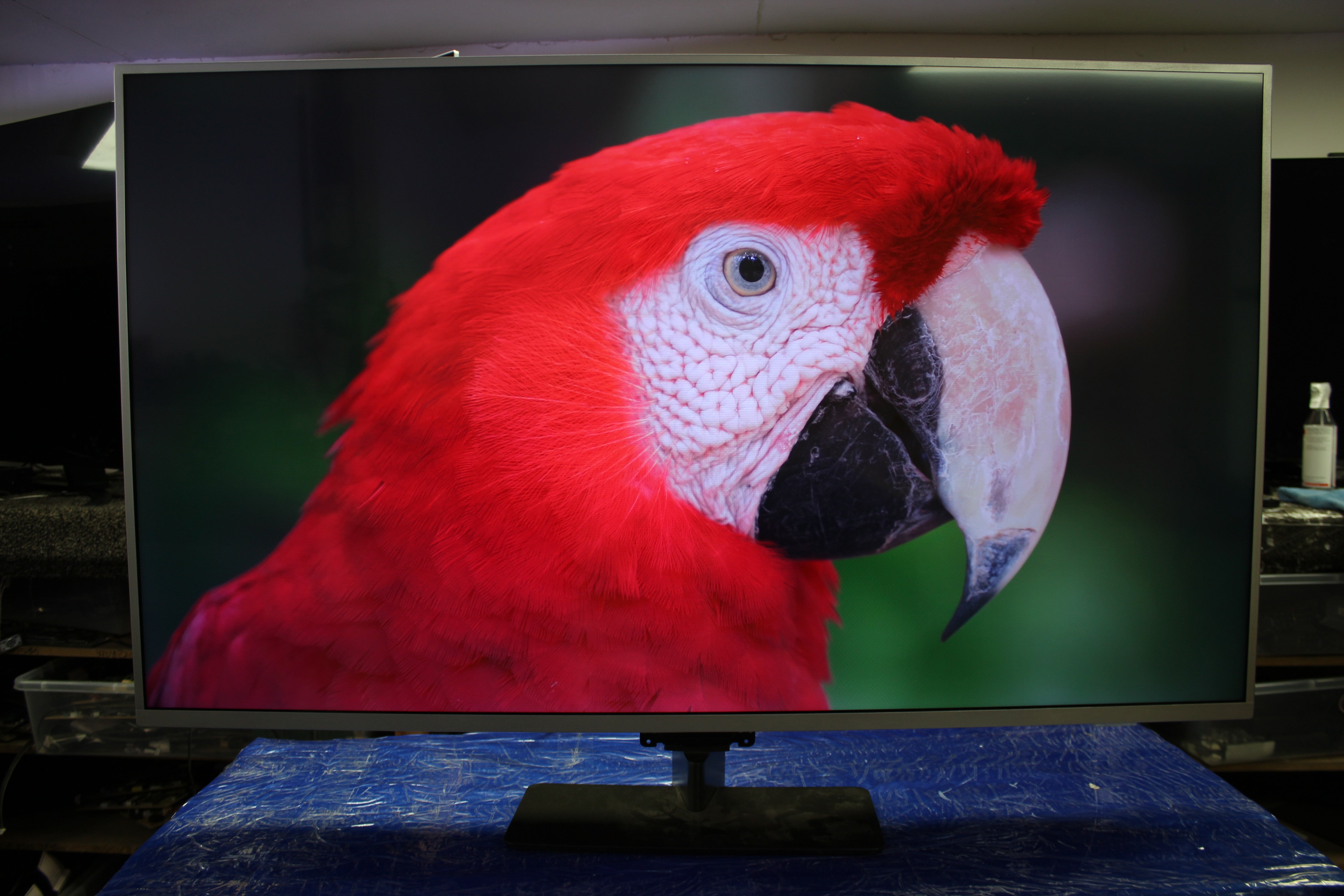 55" Philips 55PUS8204/12 Ambilight 4K HDR Android Smart LED TV.