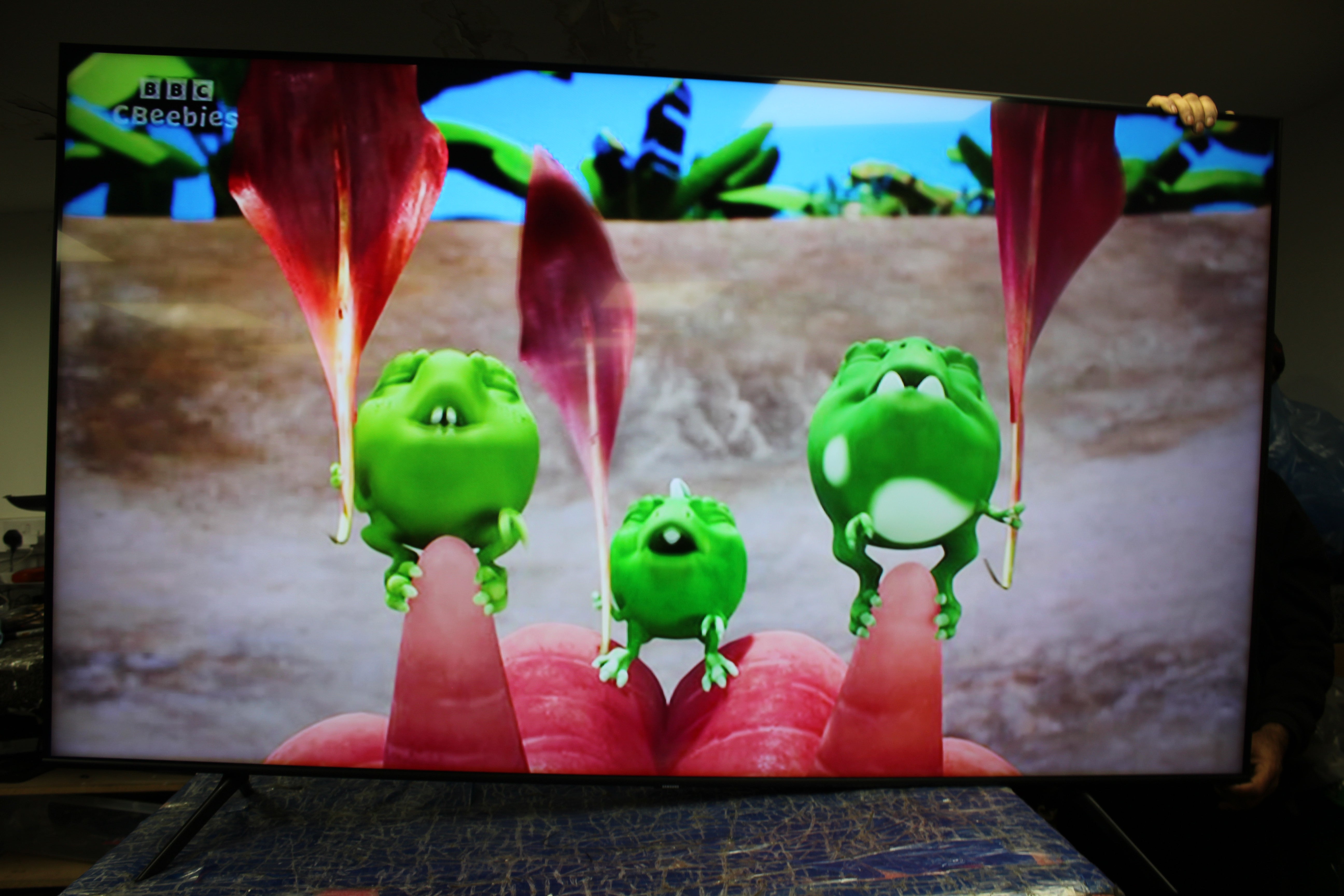 75" Samsung QE75Q60TAUXXU Crystal 4K Quantum HDR Smart QLED TV