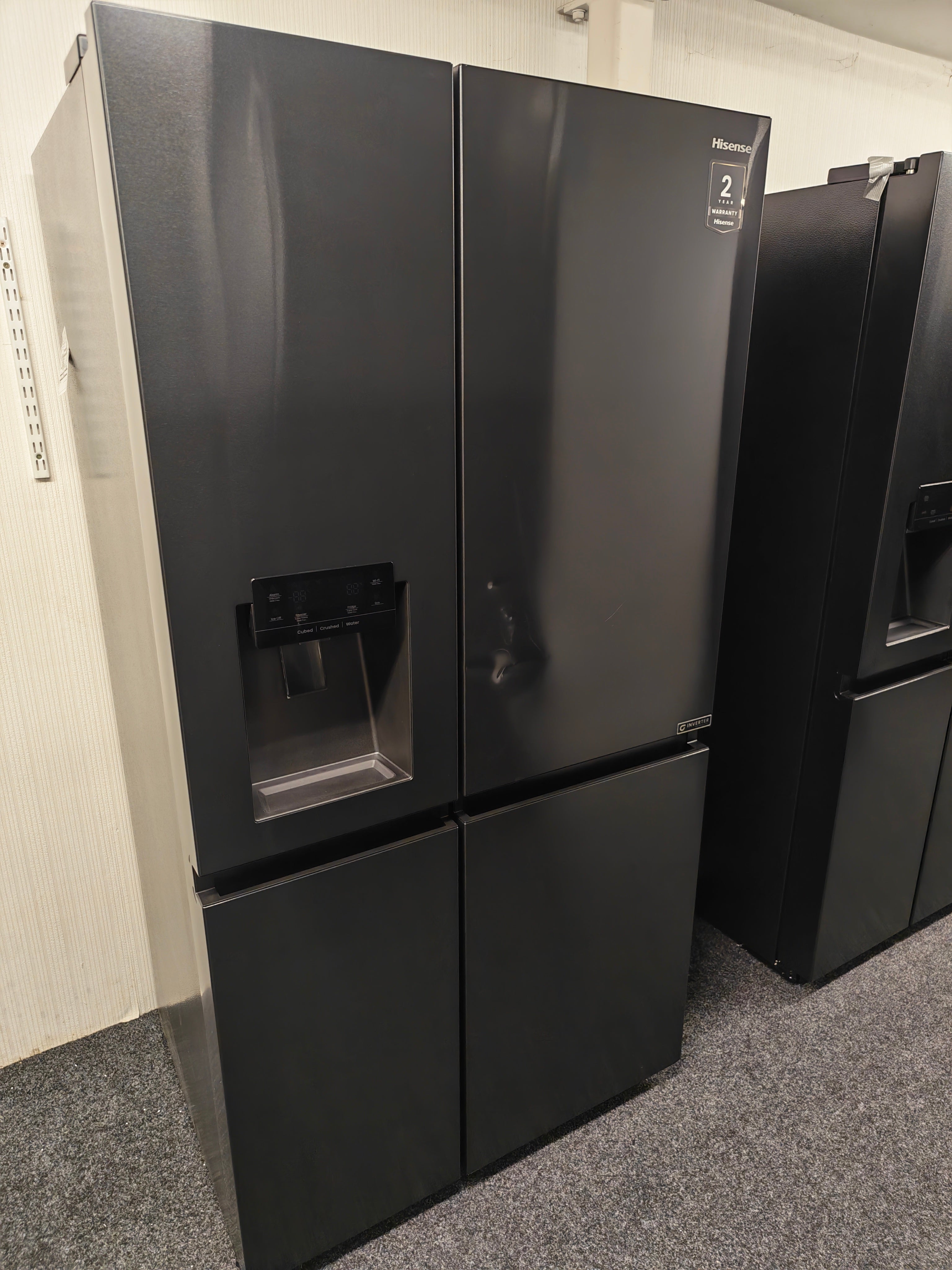 Hisense RS818N4TFE PureFlat Infinite Black American Fridge Freezer