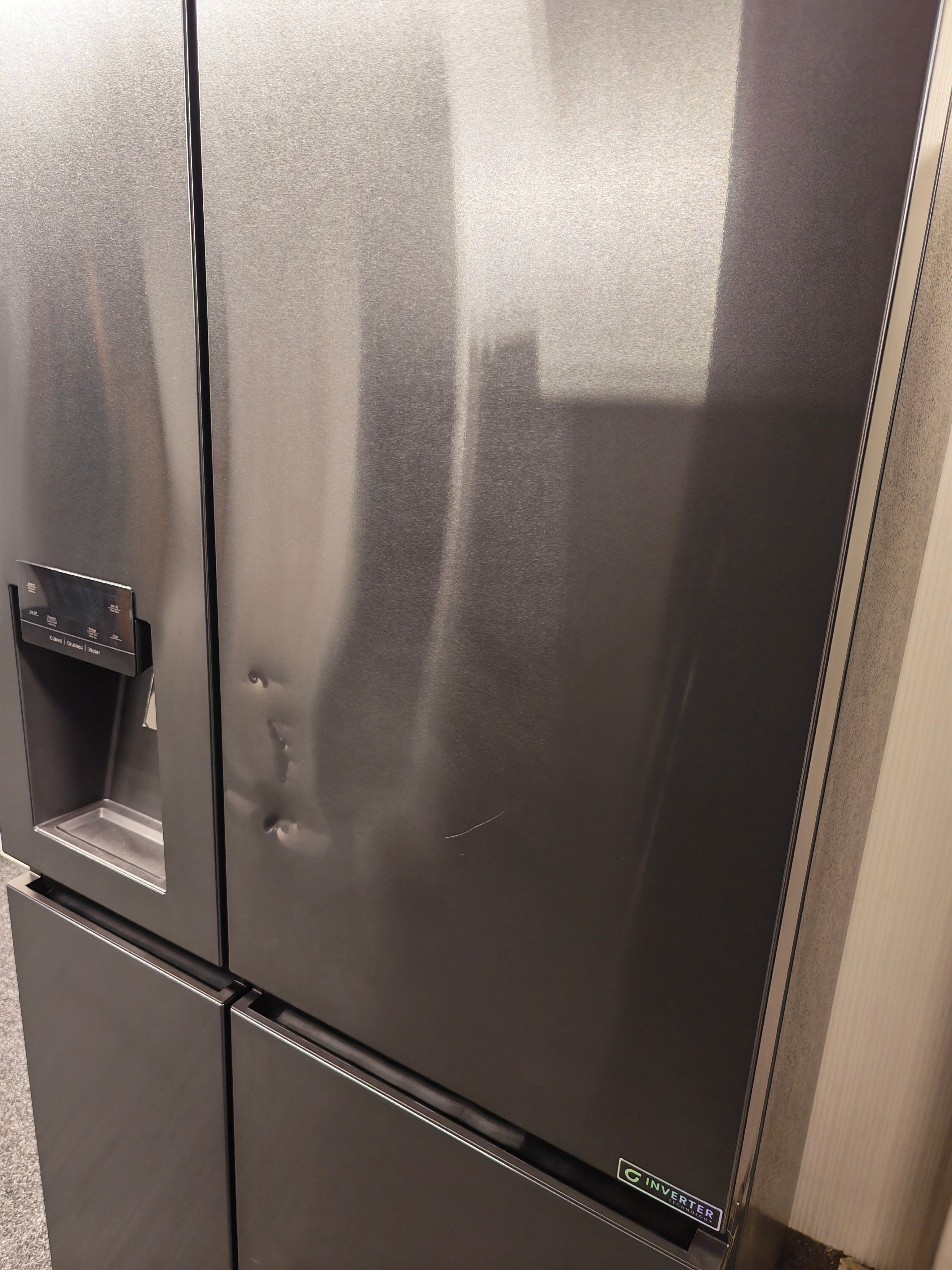 Hisense RS818N4TFE PureFlat Infinite Black American Fridge Freezer