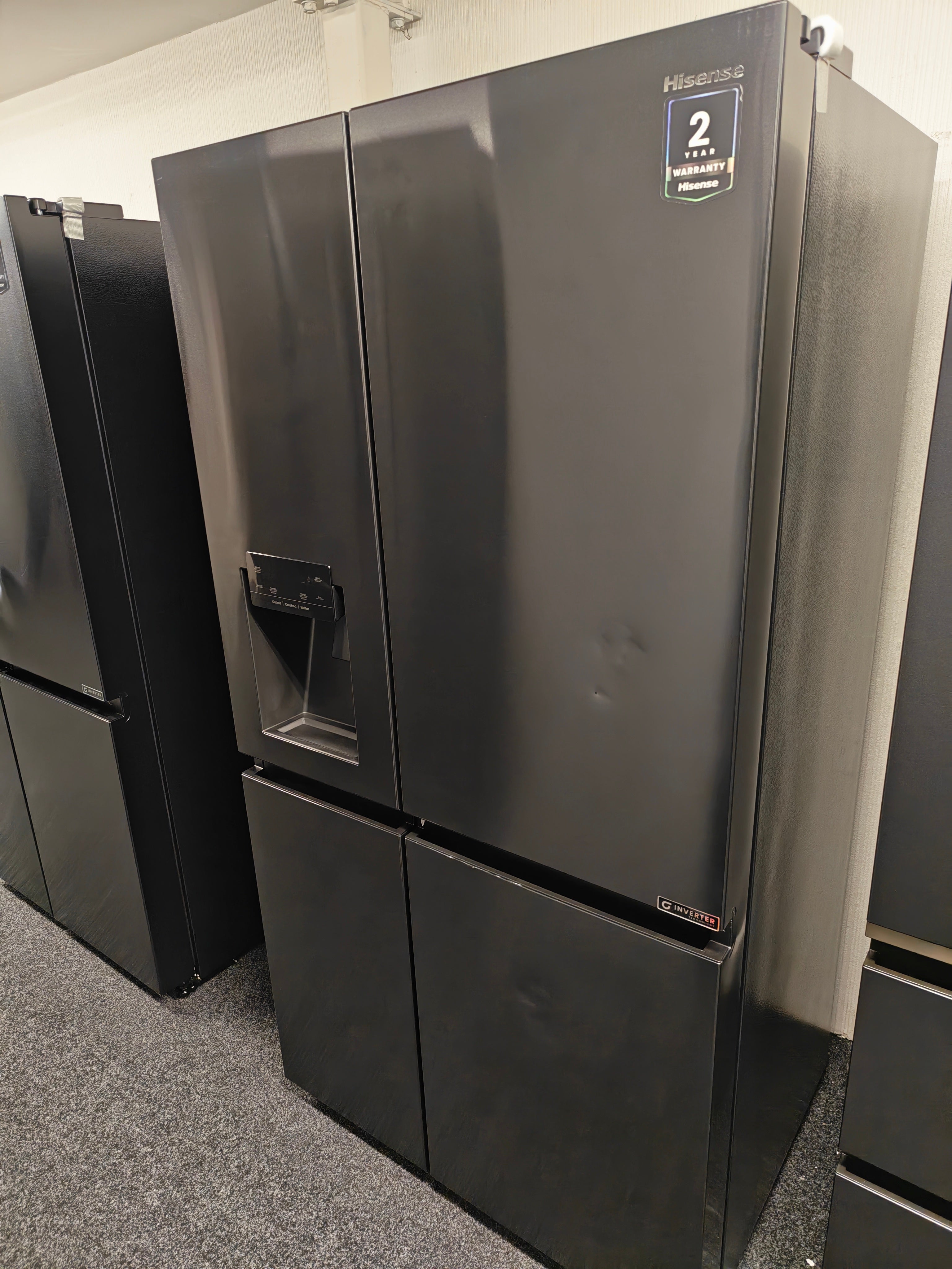 Hisense RS818N4TFE Pureflat Infinite Black American Fridge Freezer