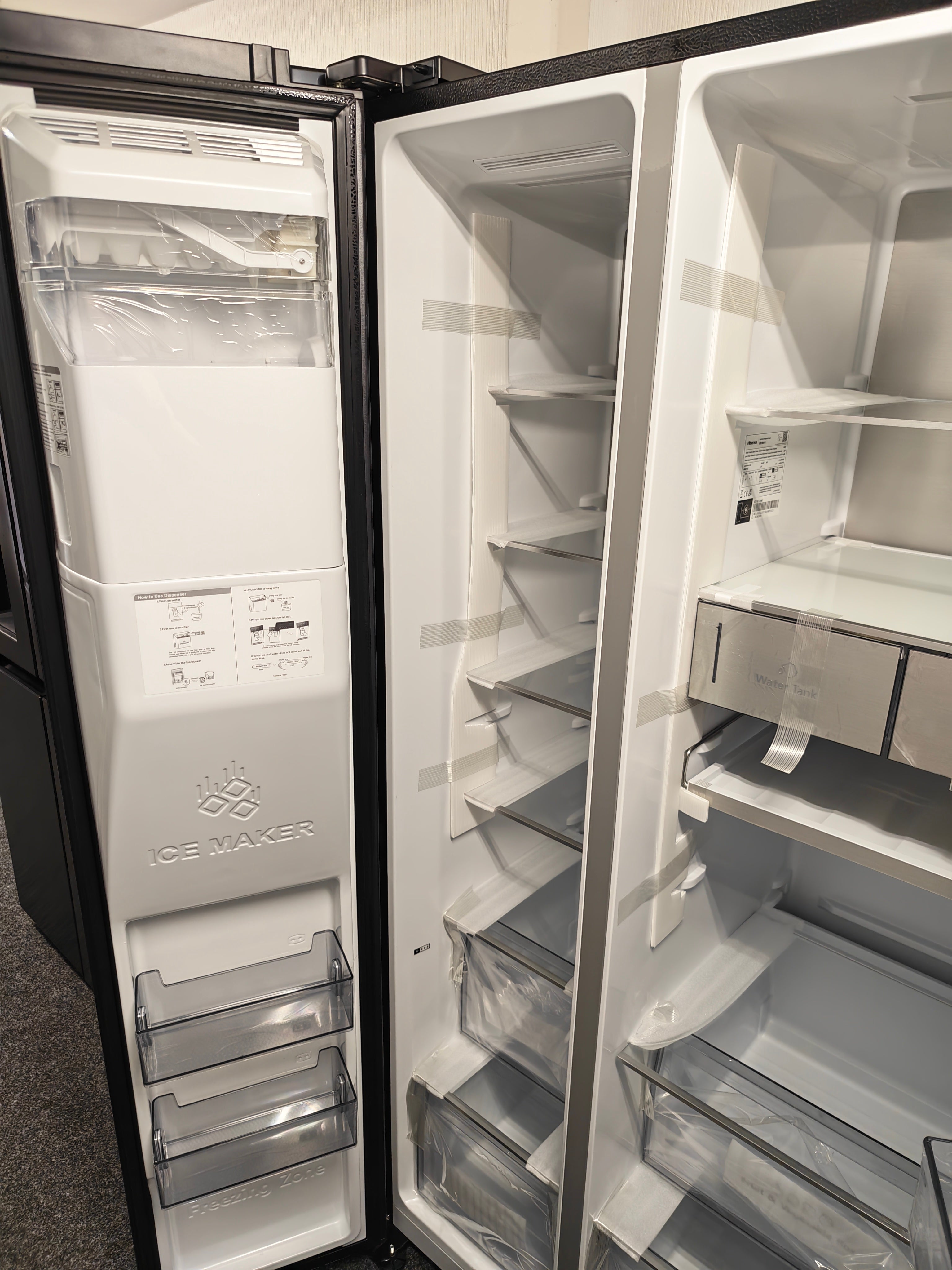 Hisense RS818N4TFE Pureflat Infinite Black American Fridge Freezer