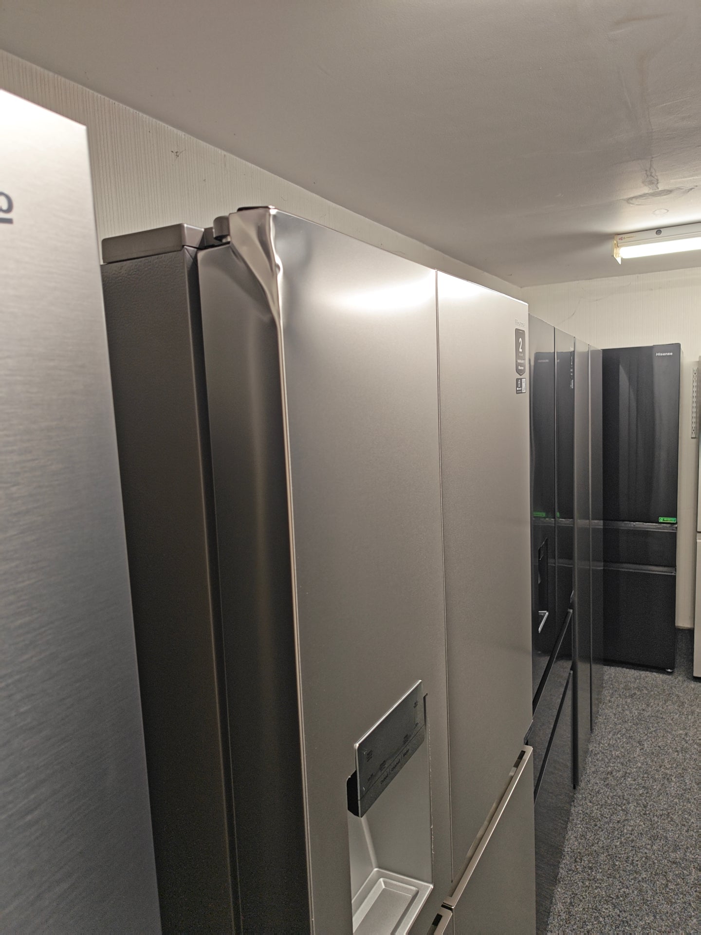 HISENSE RS818N4TIE Stainless Steel American Fridge Freezer