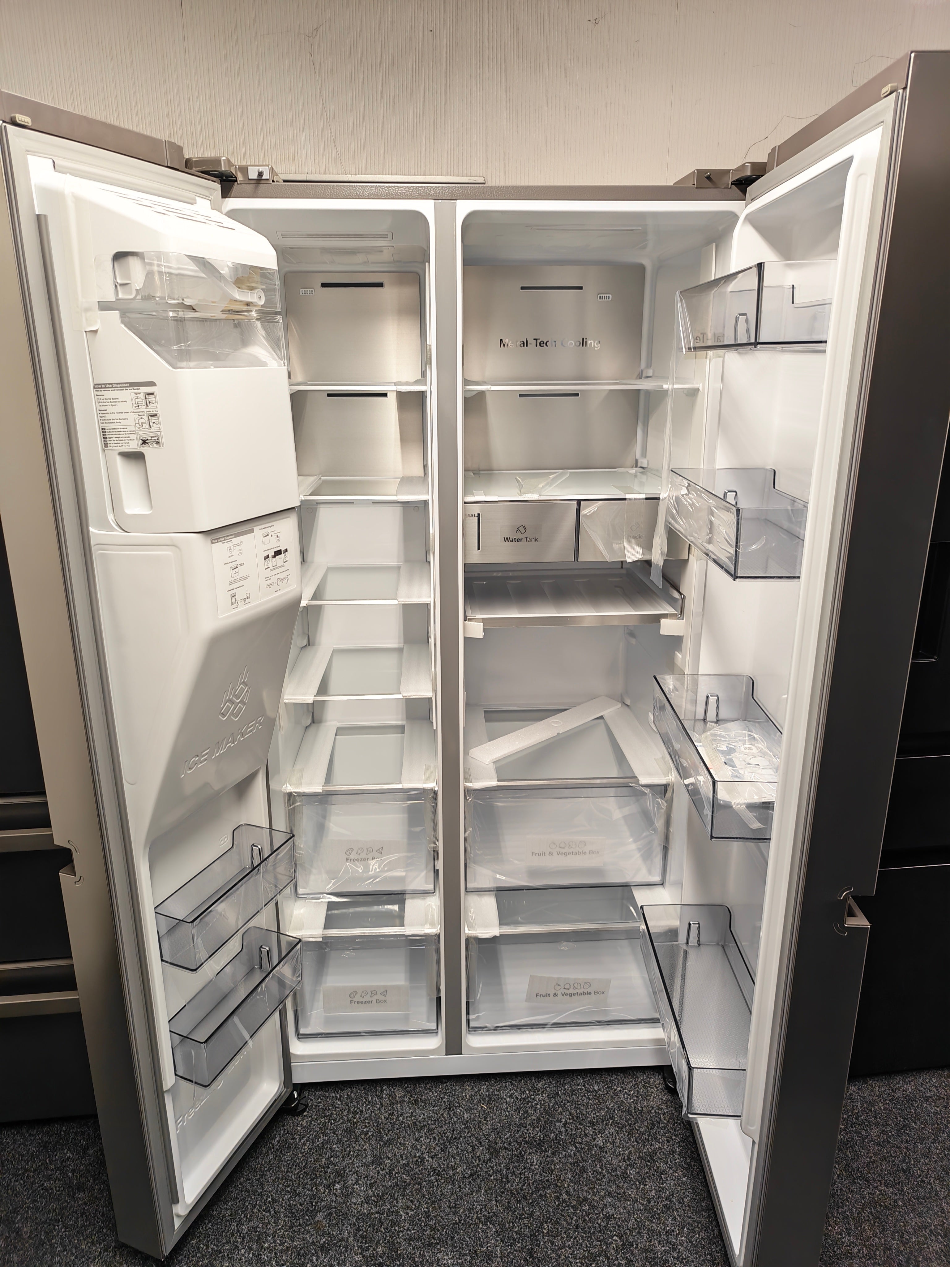 HISENSE RS818N4TIE Stainless Steel American Fridge Freezer
