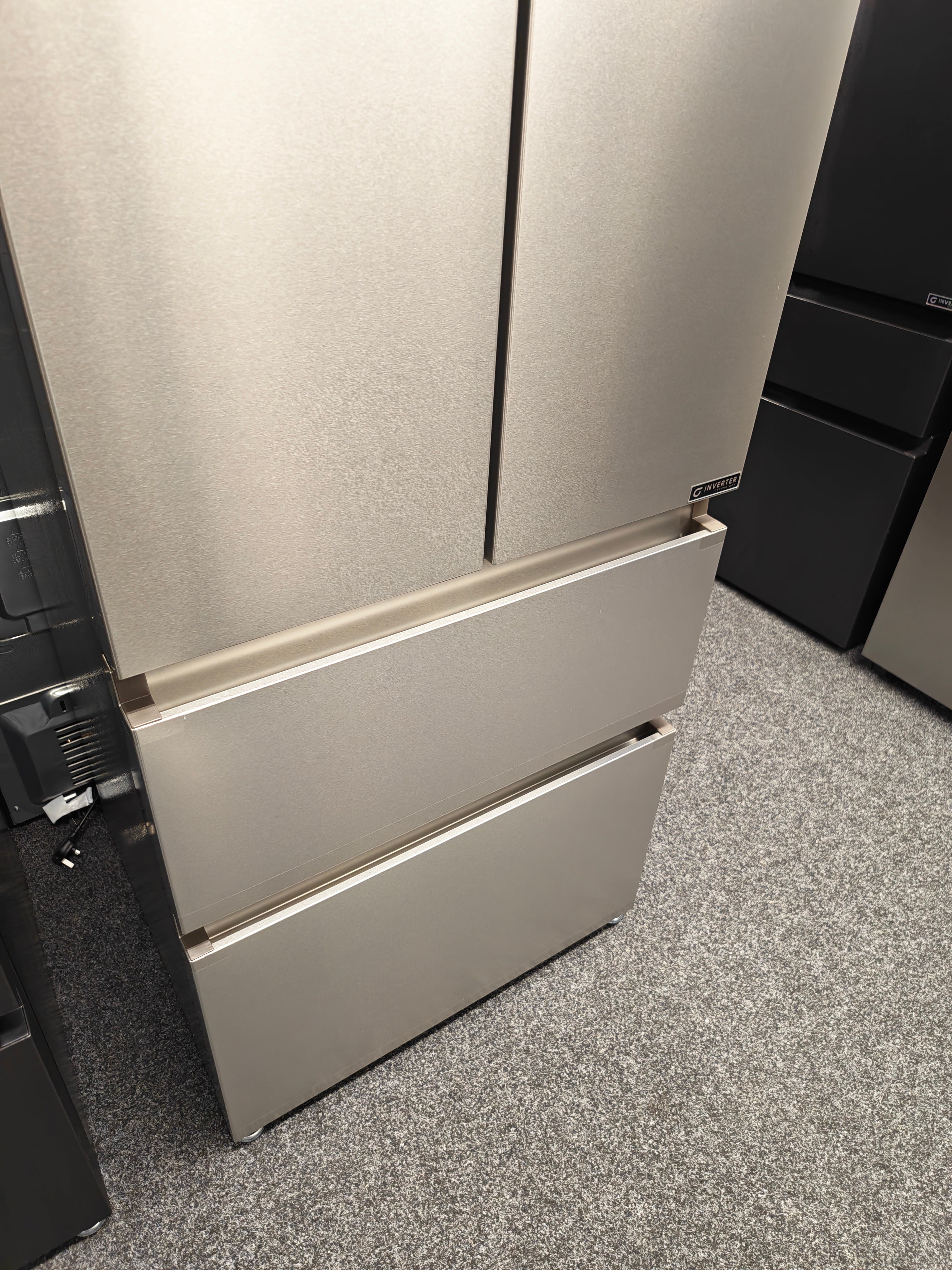 Hisense RF632N4AIE1 Narrow American Fridge Freezer - Stainless Steel