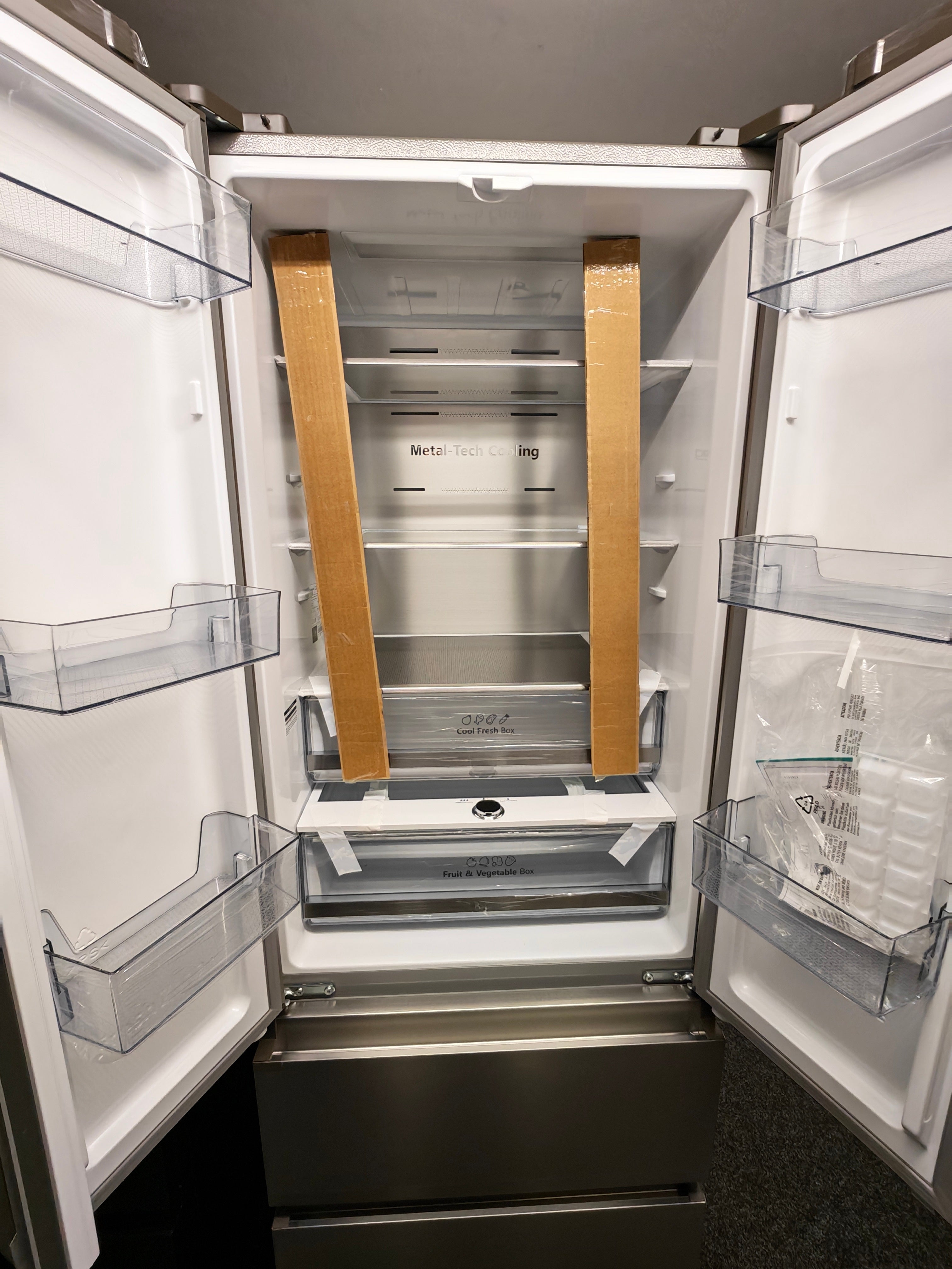 Hisense RF632N4AIE1 Narrow American Fridge Freezer - Stainless Steel