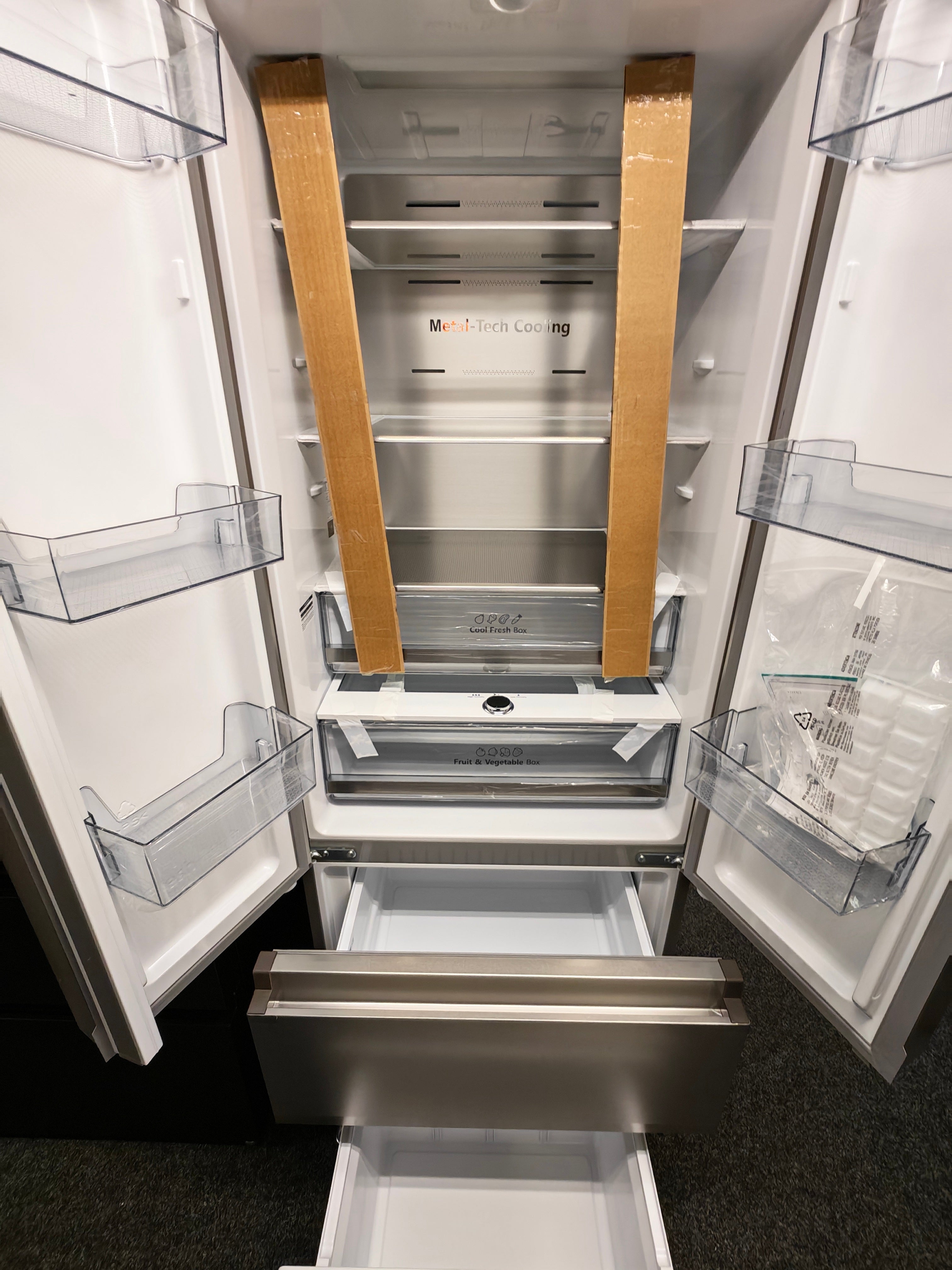 Hisense RF632N4AIE1 Narrow American Fridge Freezer - Stainless Steel