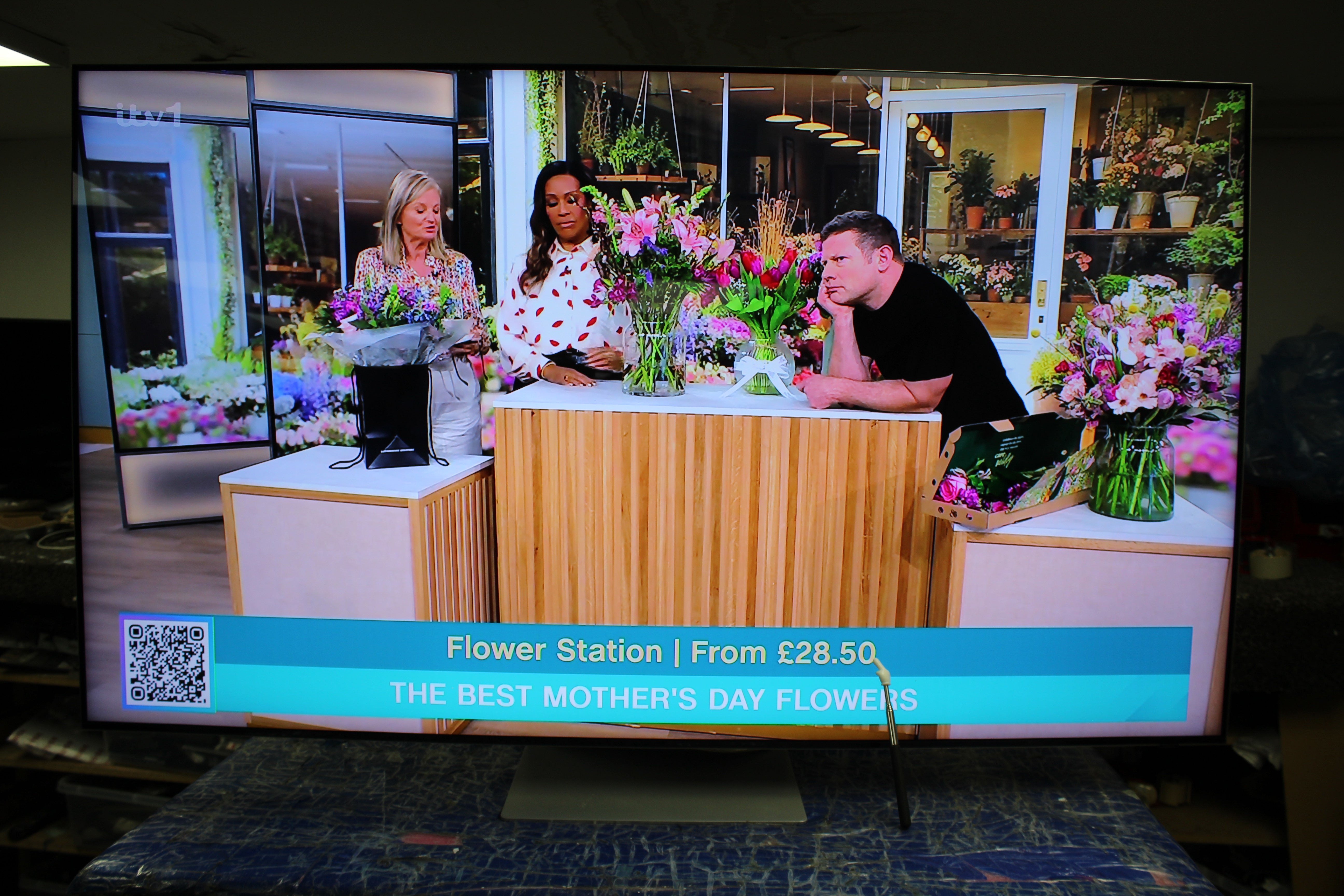 65" Samsung QE65QN700CTXXU Flagship 8K HDR Neo QLED TV
