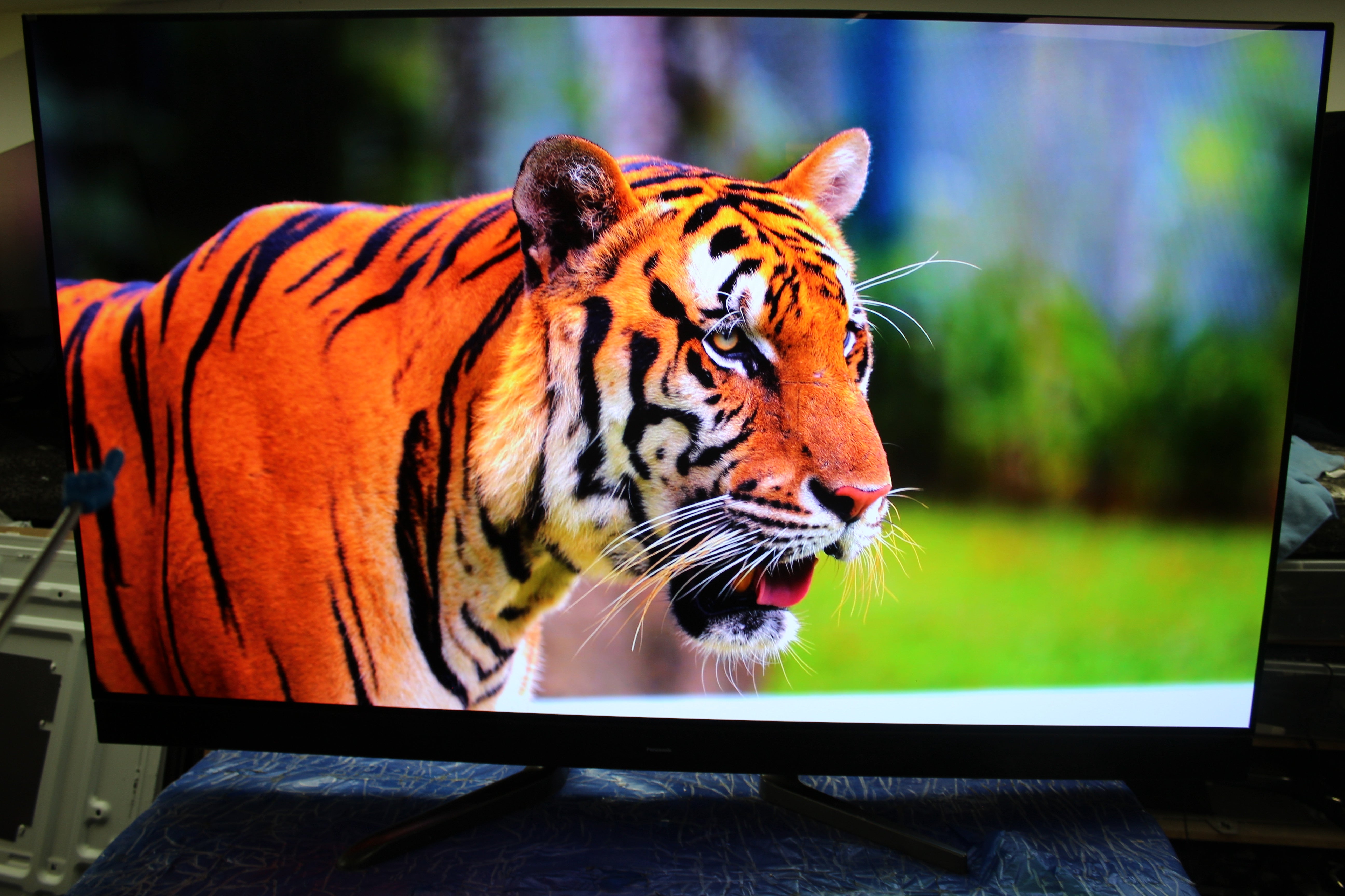 65" Panasonic TX-65LZ2000B 4K HDR Smart OLED TV