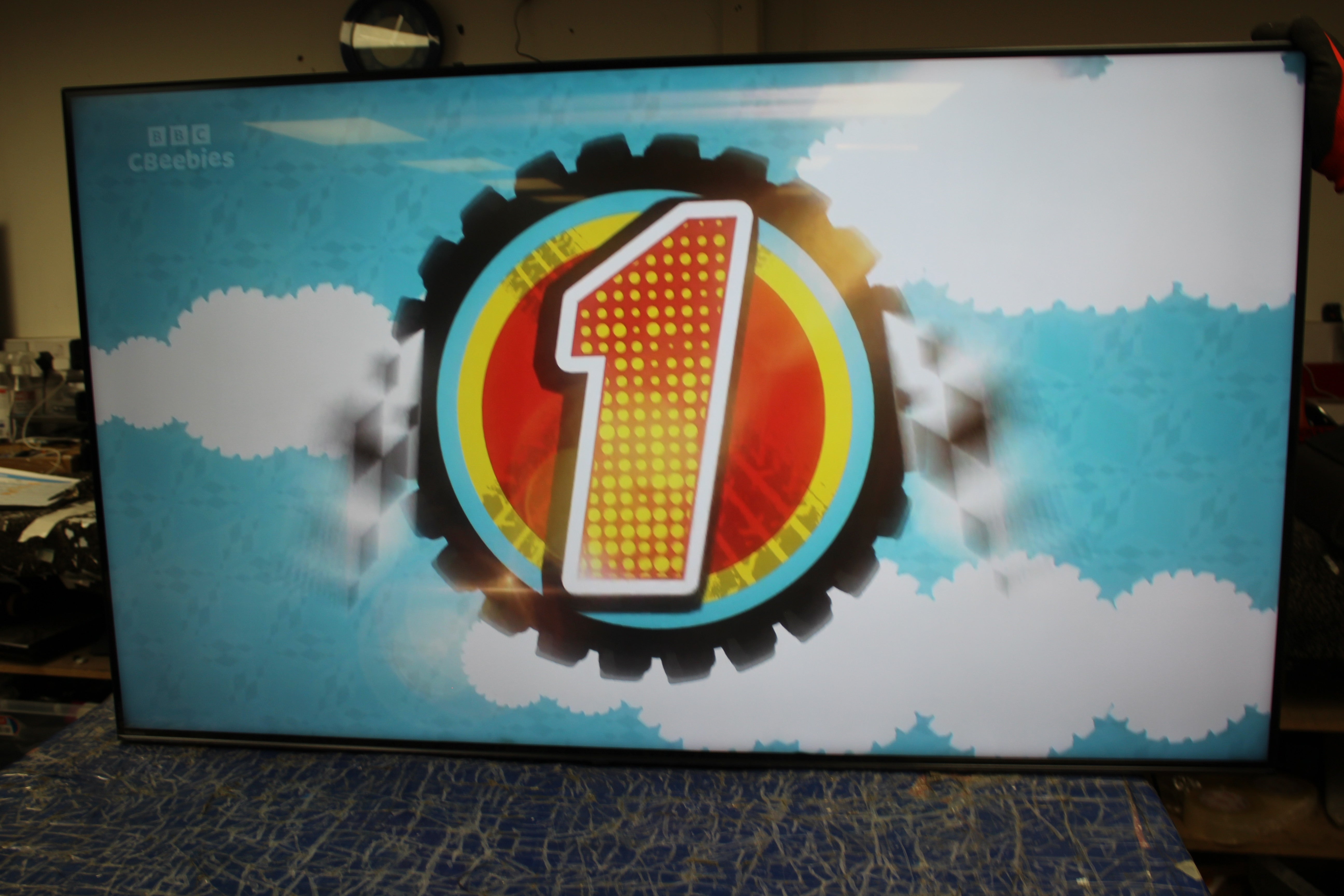 55" Hisense 55U7NQTUK Premium 4K HDR Smart Mini LED TV