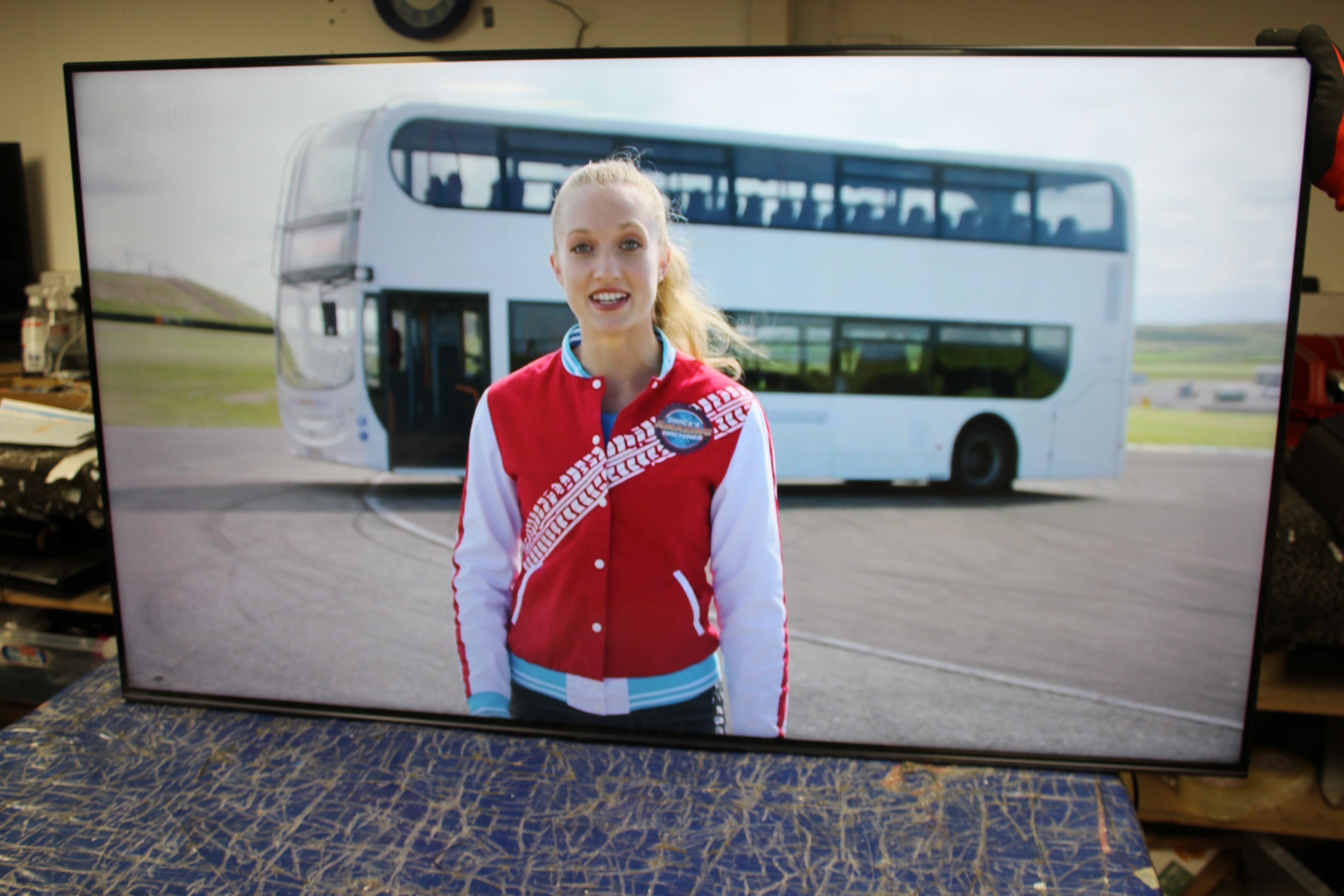 55" Hisense 55U7NQTUK Premium 4K HDR Smart Mini LED TV