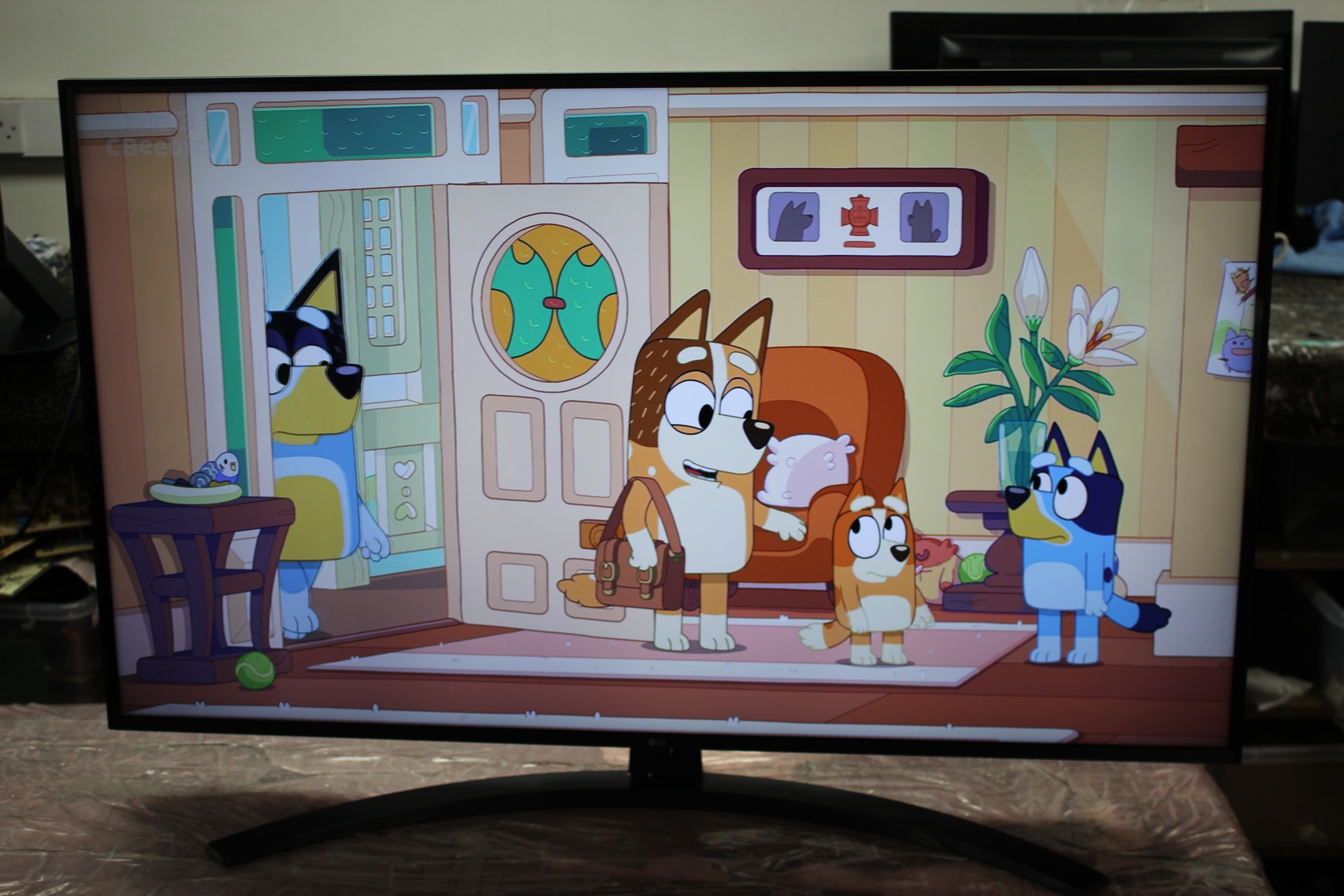 43" LG 43UT81006LA 4K Ultra HD HDR Smart LED TV - Electronic World TV