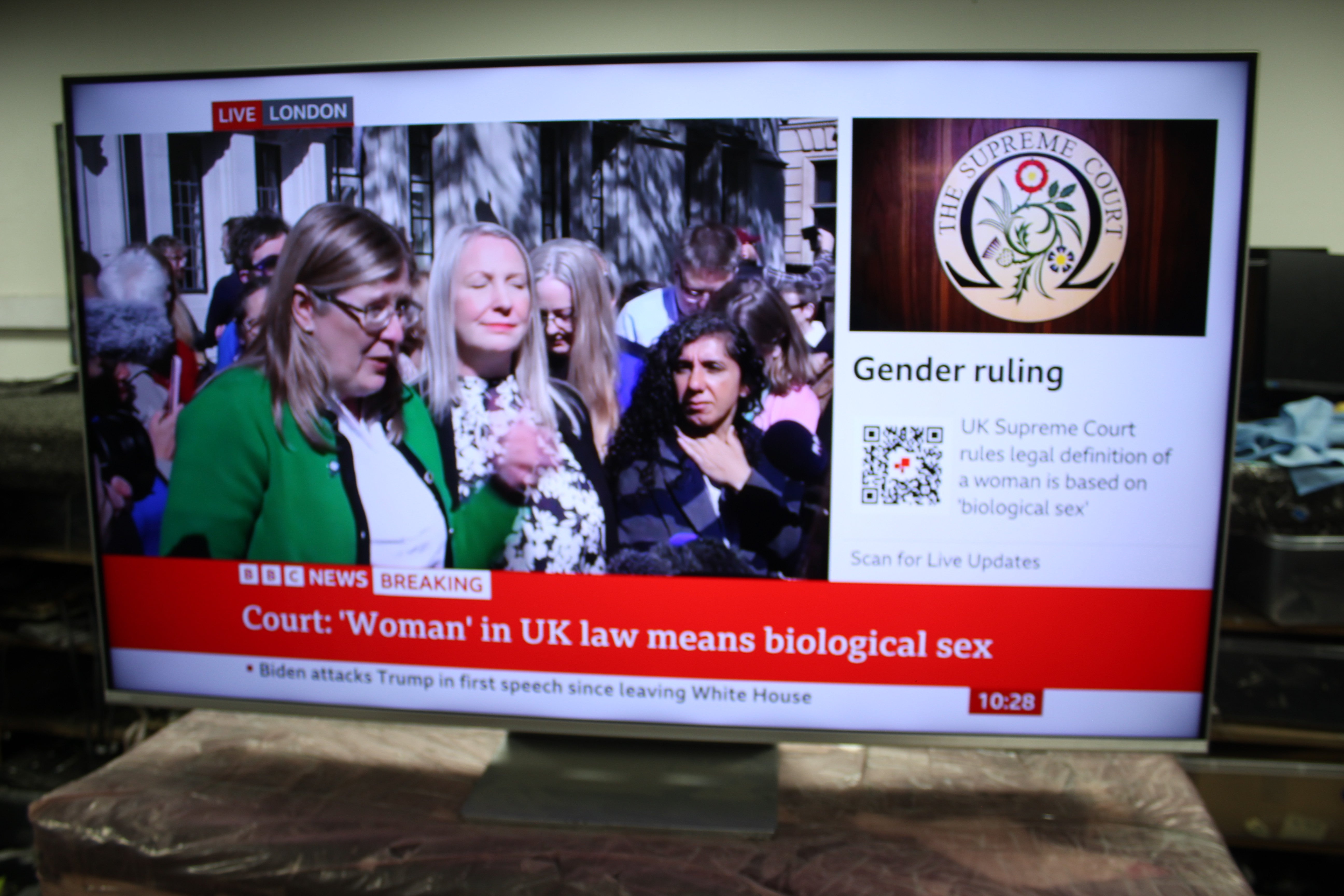 55" Philips "The One" 55PUS8807/12 Ambilight 4K HDR Android Smart LED TV - Electronic World TV