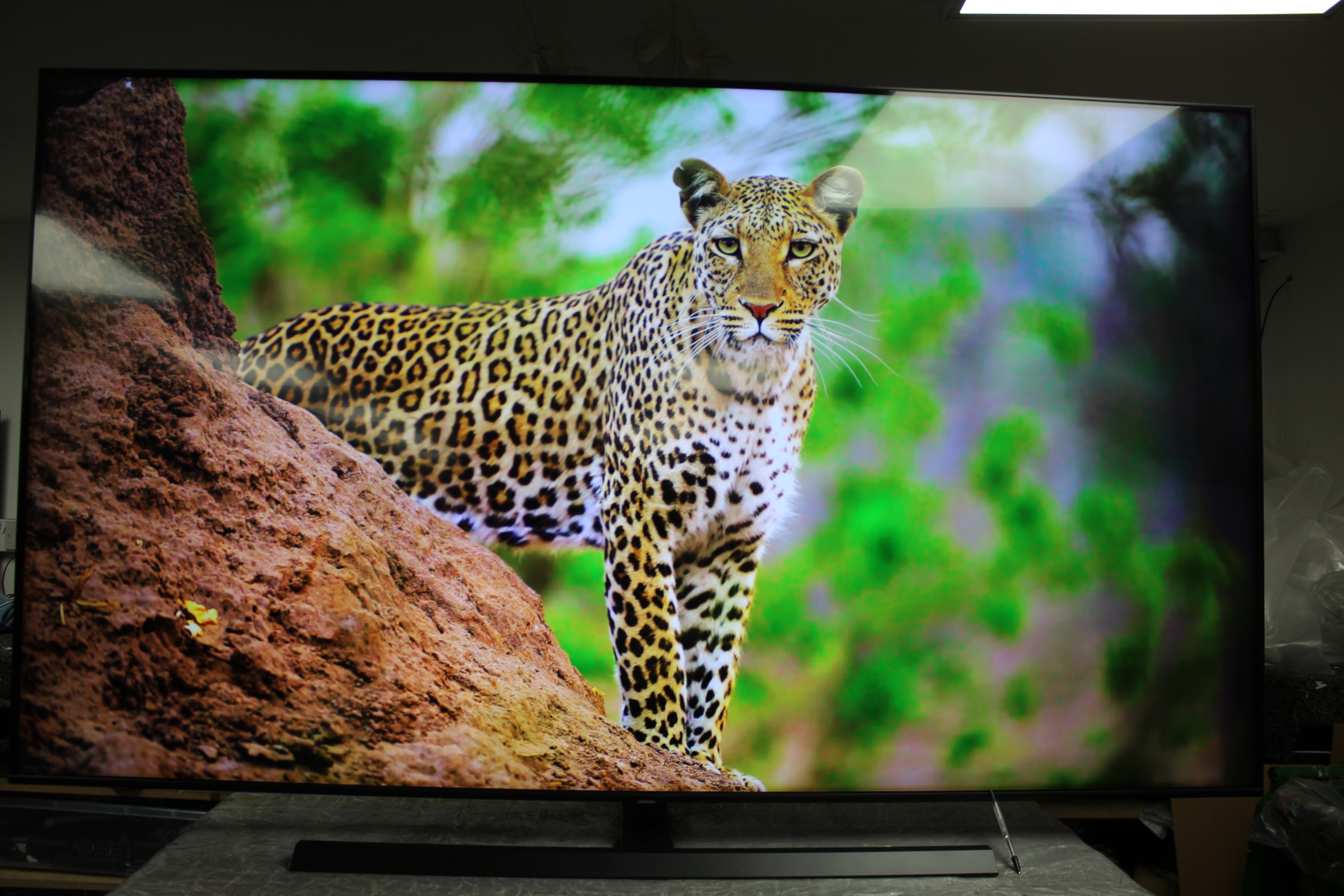 75" Samsung QE75Q60TAUXXU Crystal 4K Quantum HDR Smart QLED TV