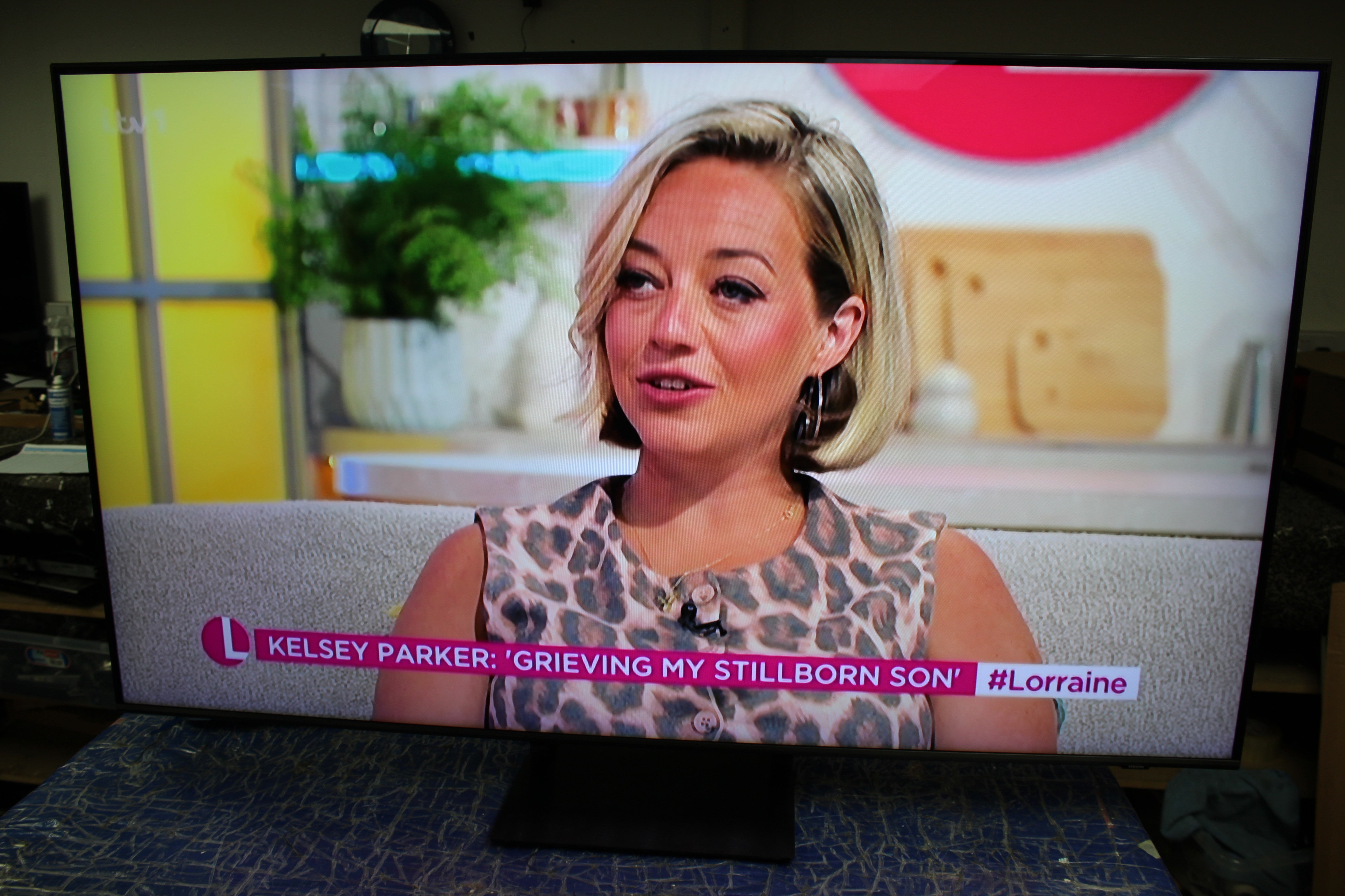 55" Samsung QE55Q70D 4K HDR Smart QLED TV - Electronic World TV