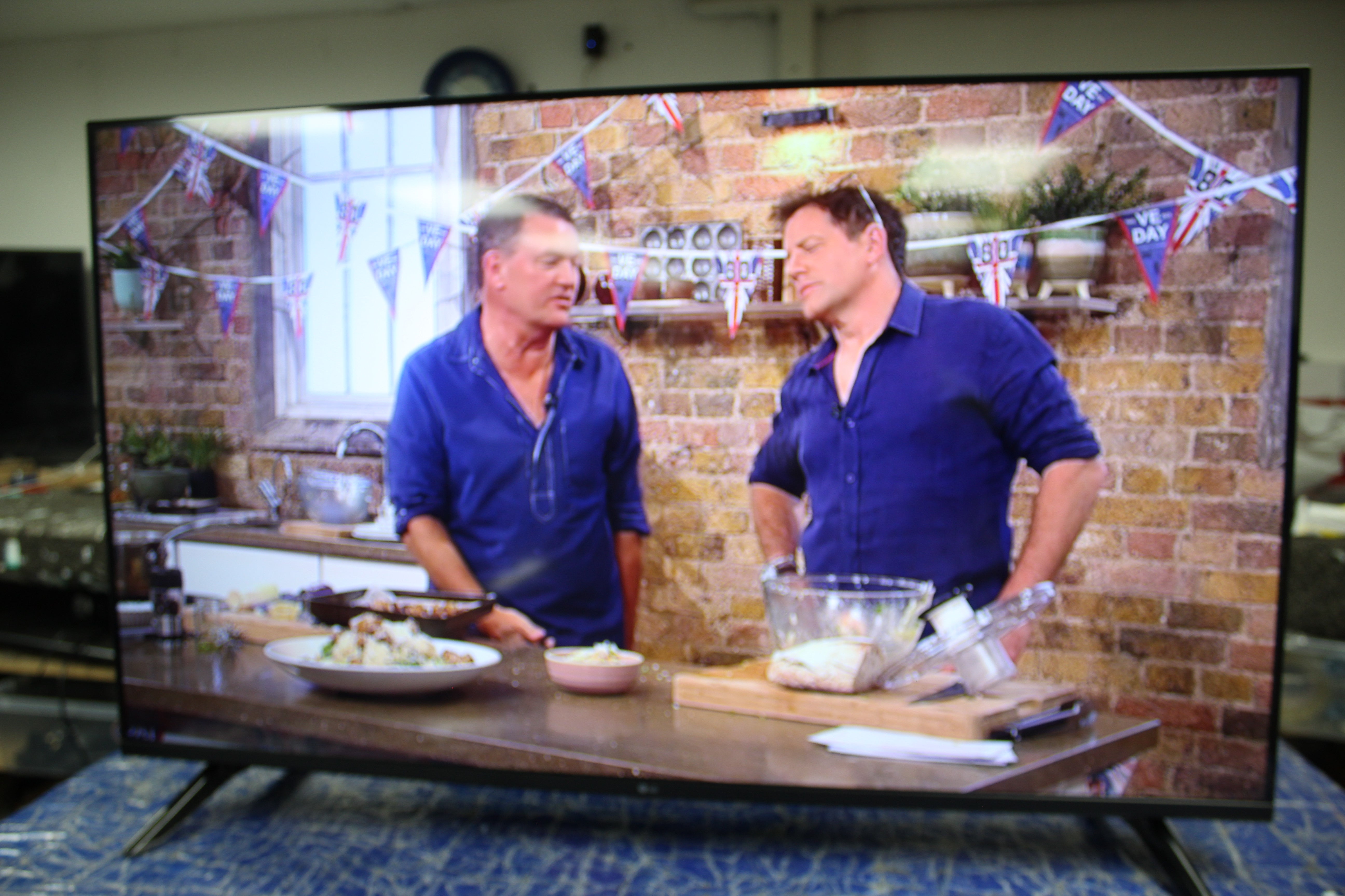 43" LG 43LQ60006LA Full HD HDR Smart LED TV