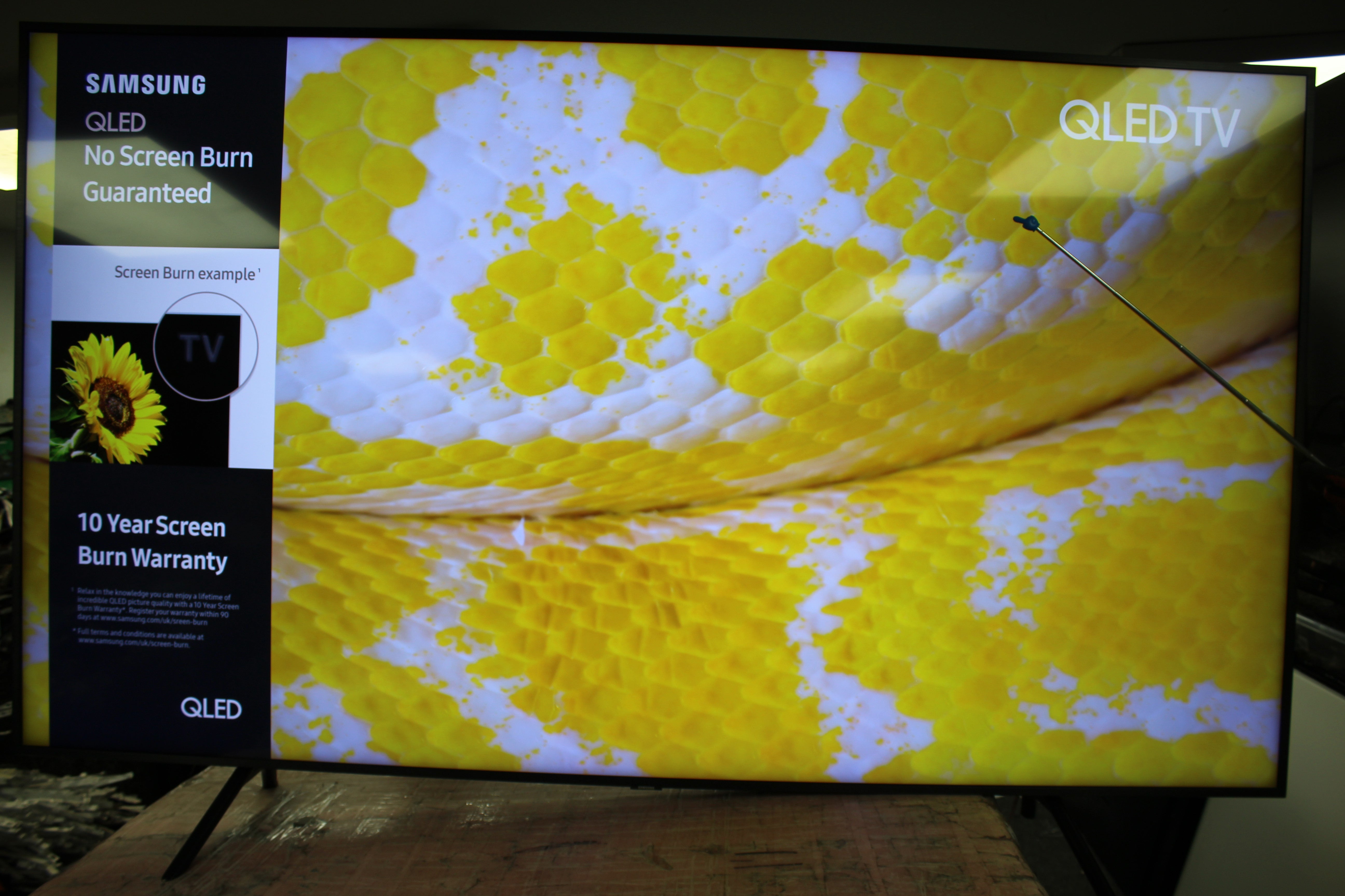 82" Samsung QE82Q60R 4K HDR Smart QLED TV