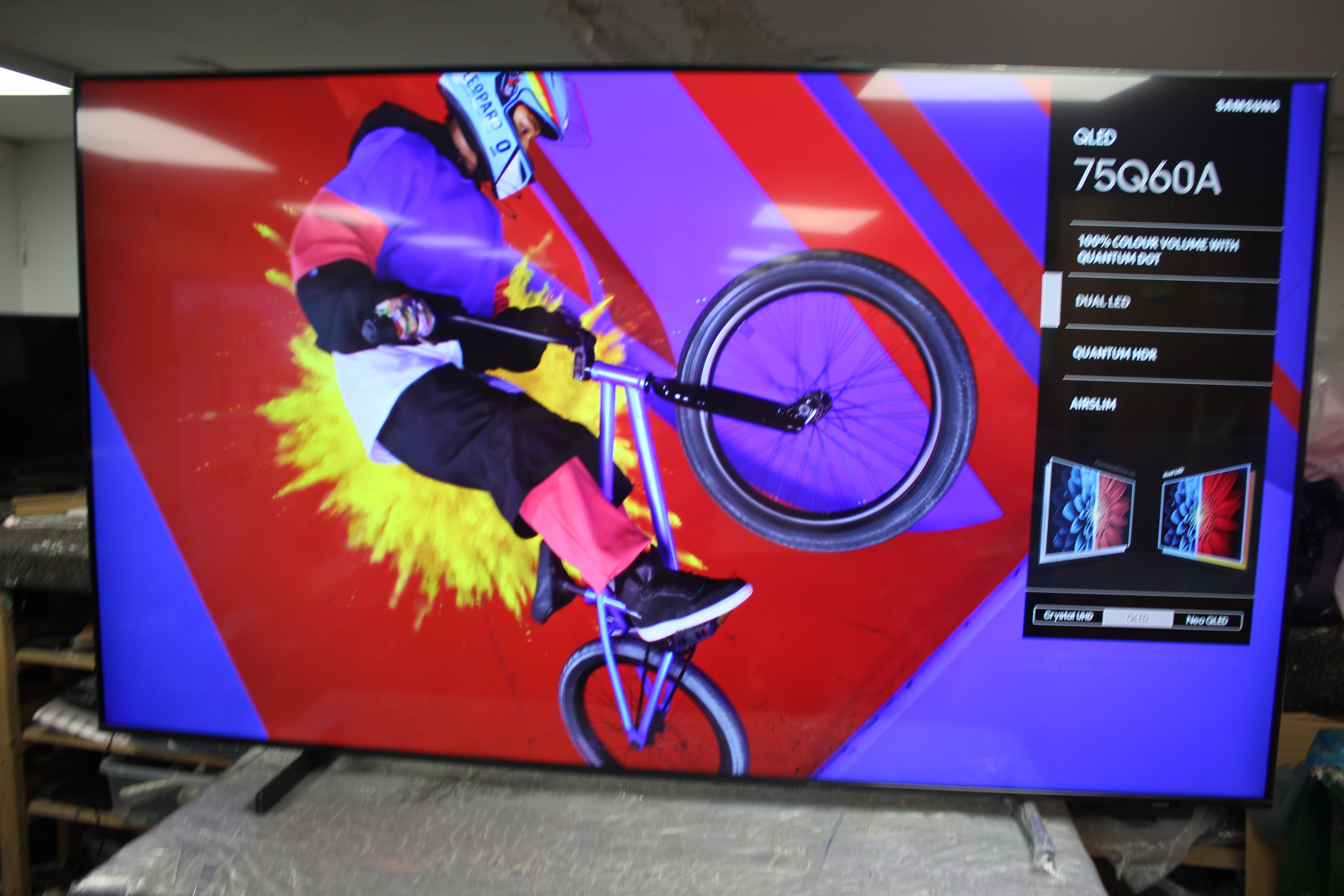 75" Samsung QE75Q60AAUXXU Quantum 4K HDR Smart QLED TV