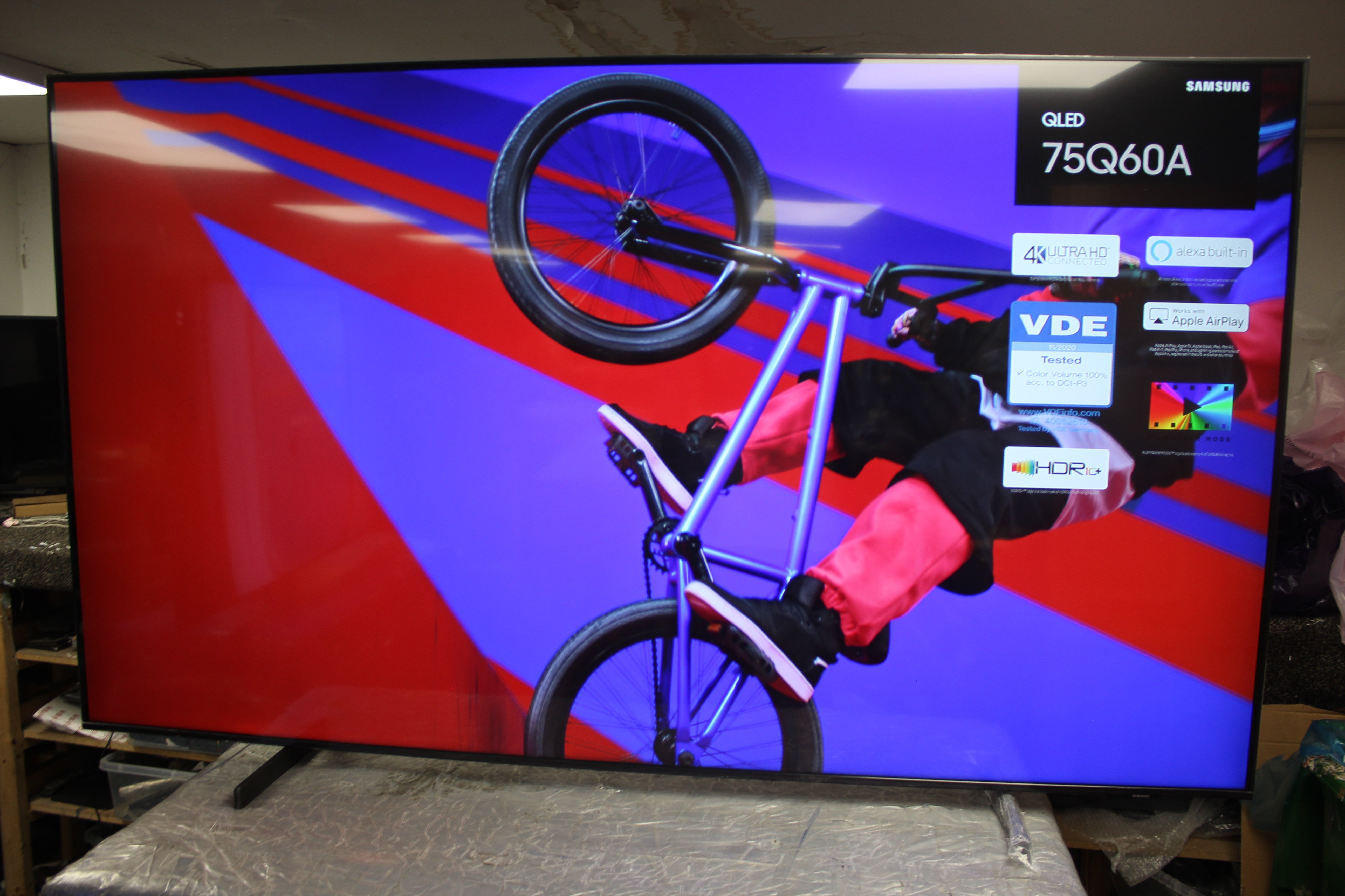 75" Samsung QE75Q60AAUXXU Quantum 4K HDR Smart QLED TV