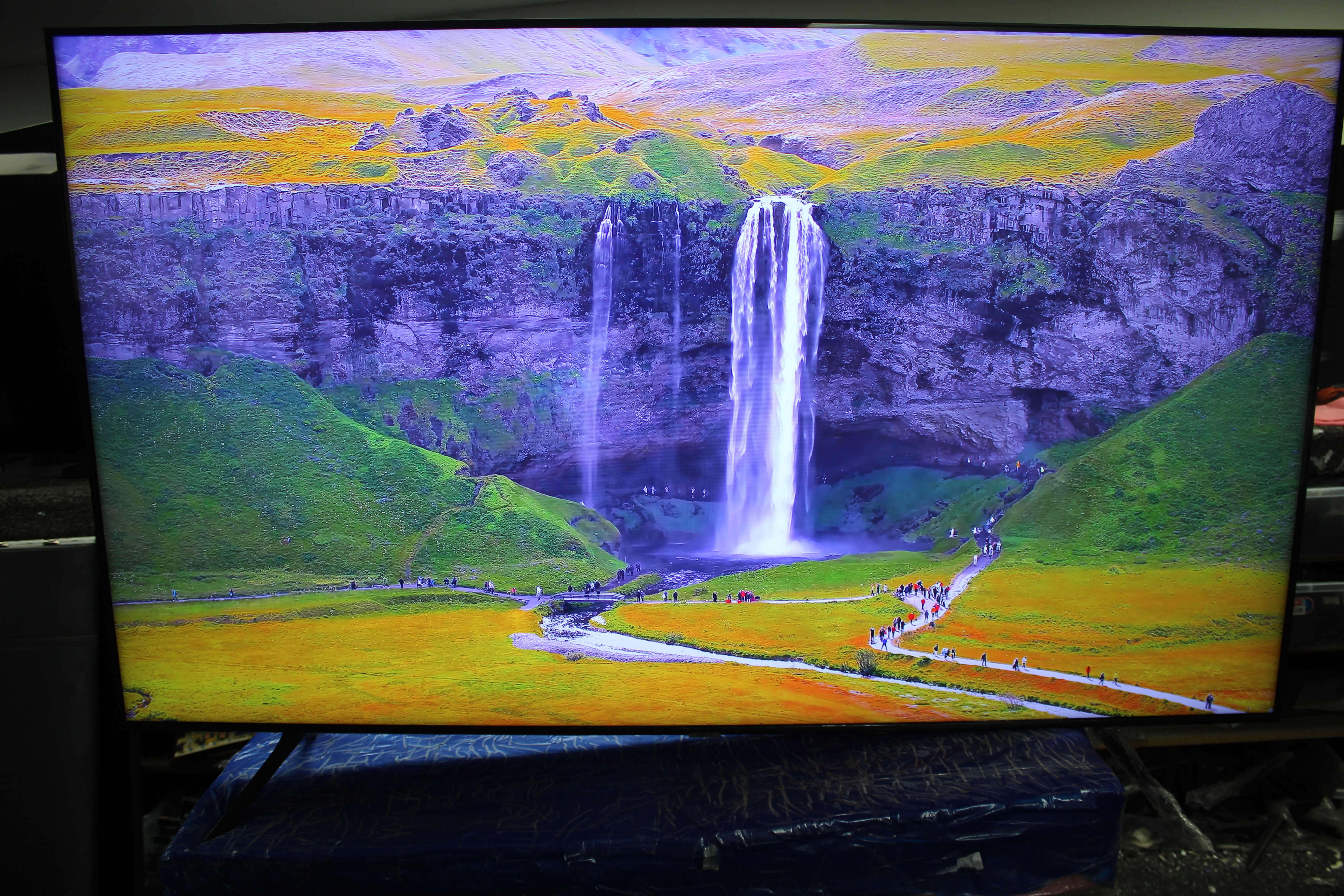 75" Samsung QE75Q60TAUXXU Crystal 4K Quantum HDR Smart QLED TV