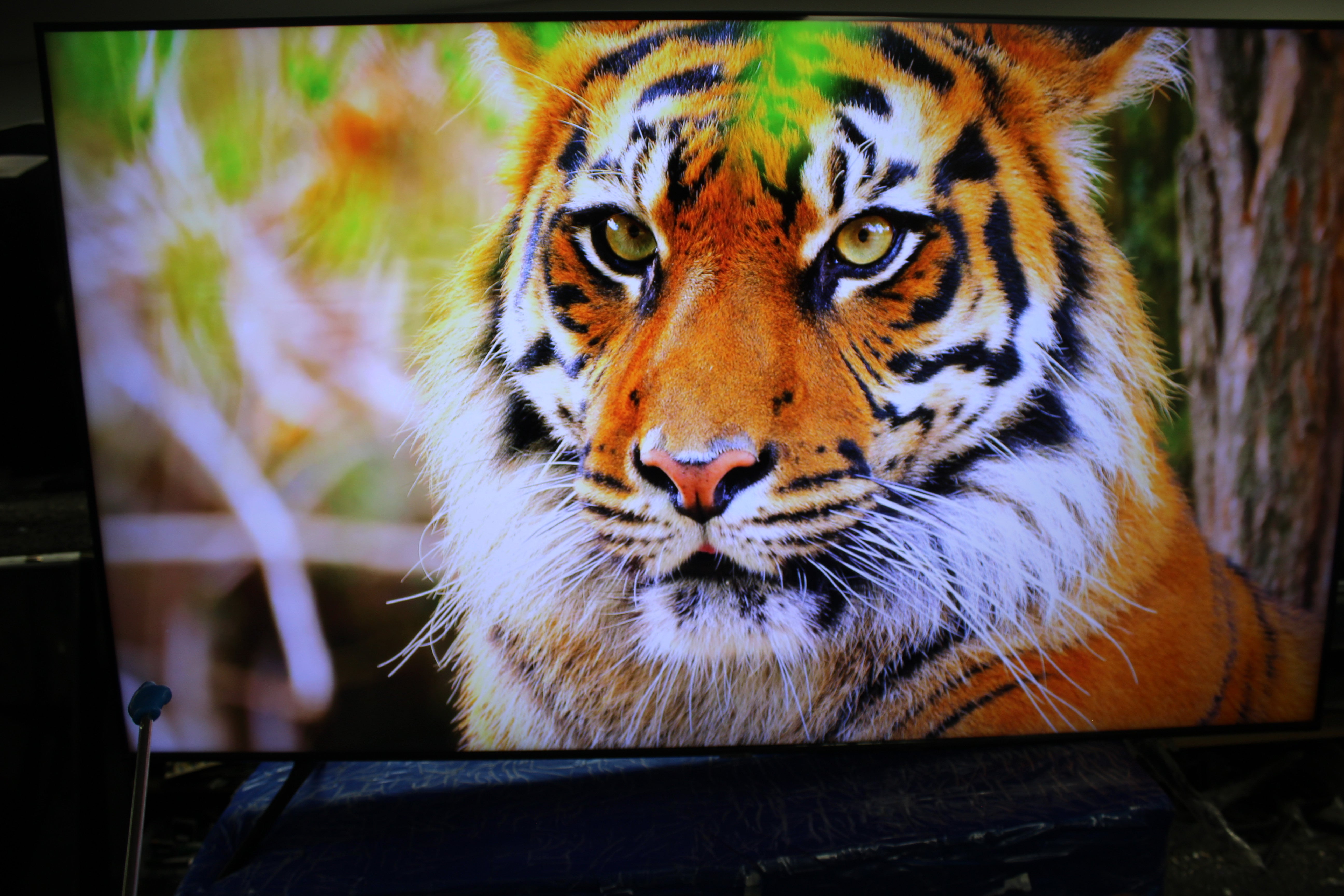 75" Samsung QE75Q60TAUXXU Crystal 4K Quantum HDR Smart QLED TV