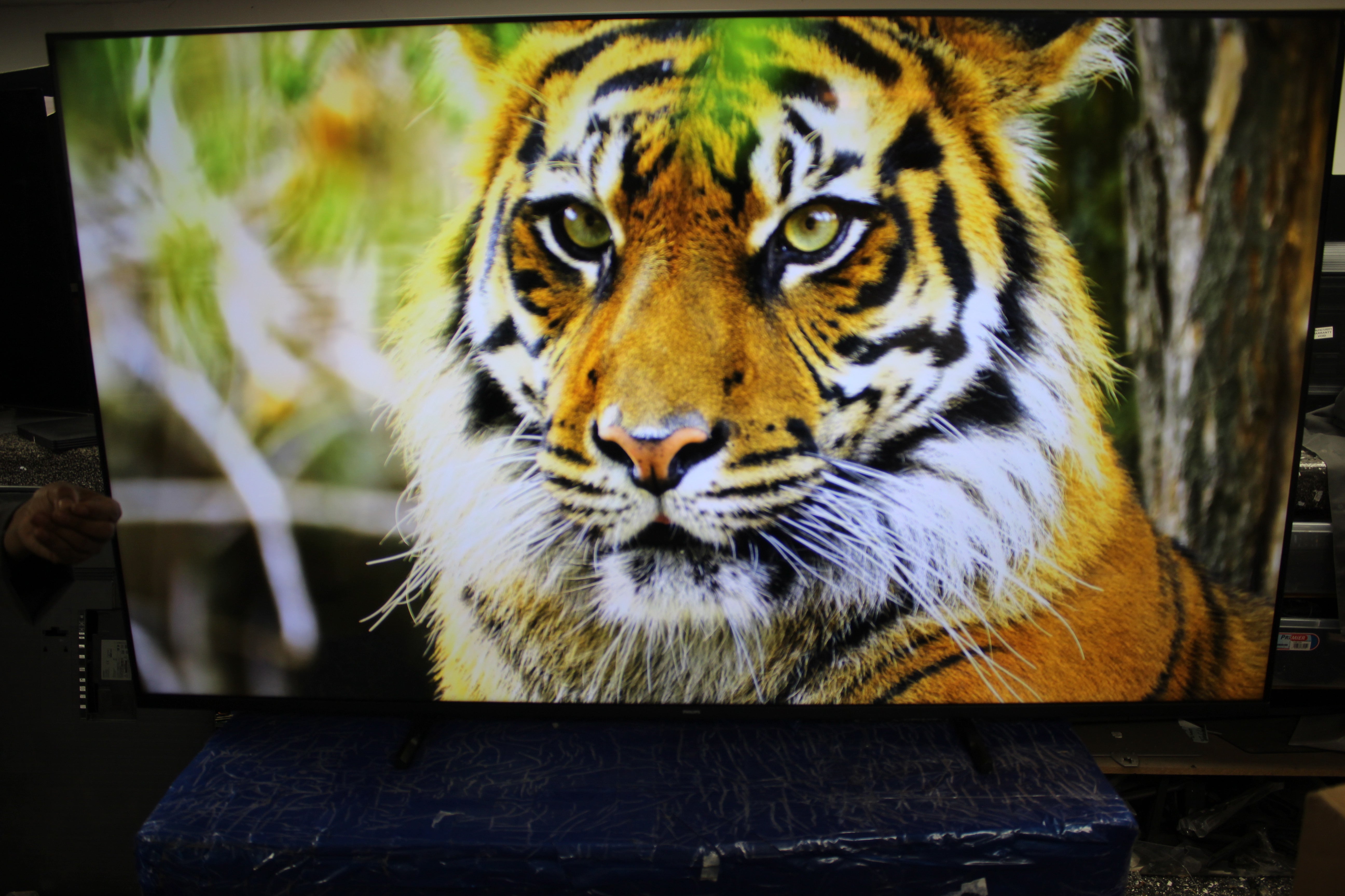 75" Philips 75PUS8500/12 Ambilight 4K HDR Smart LED TV