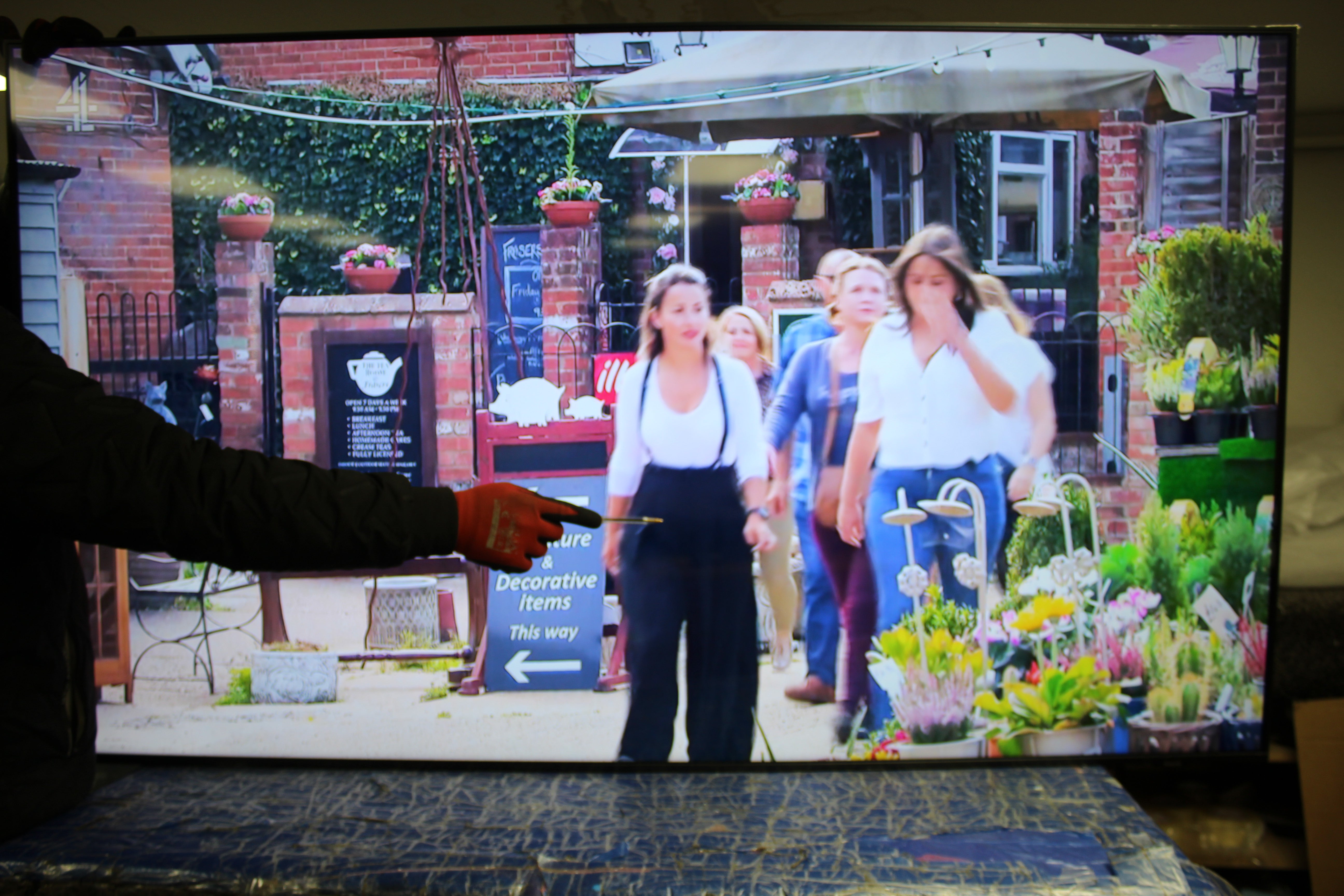 70" Samsung UE70BU8000 4K HDR Crystal Smart LED TV