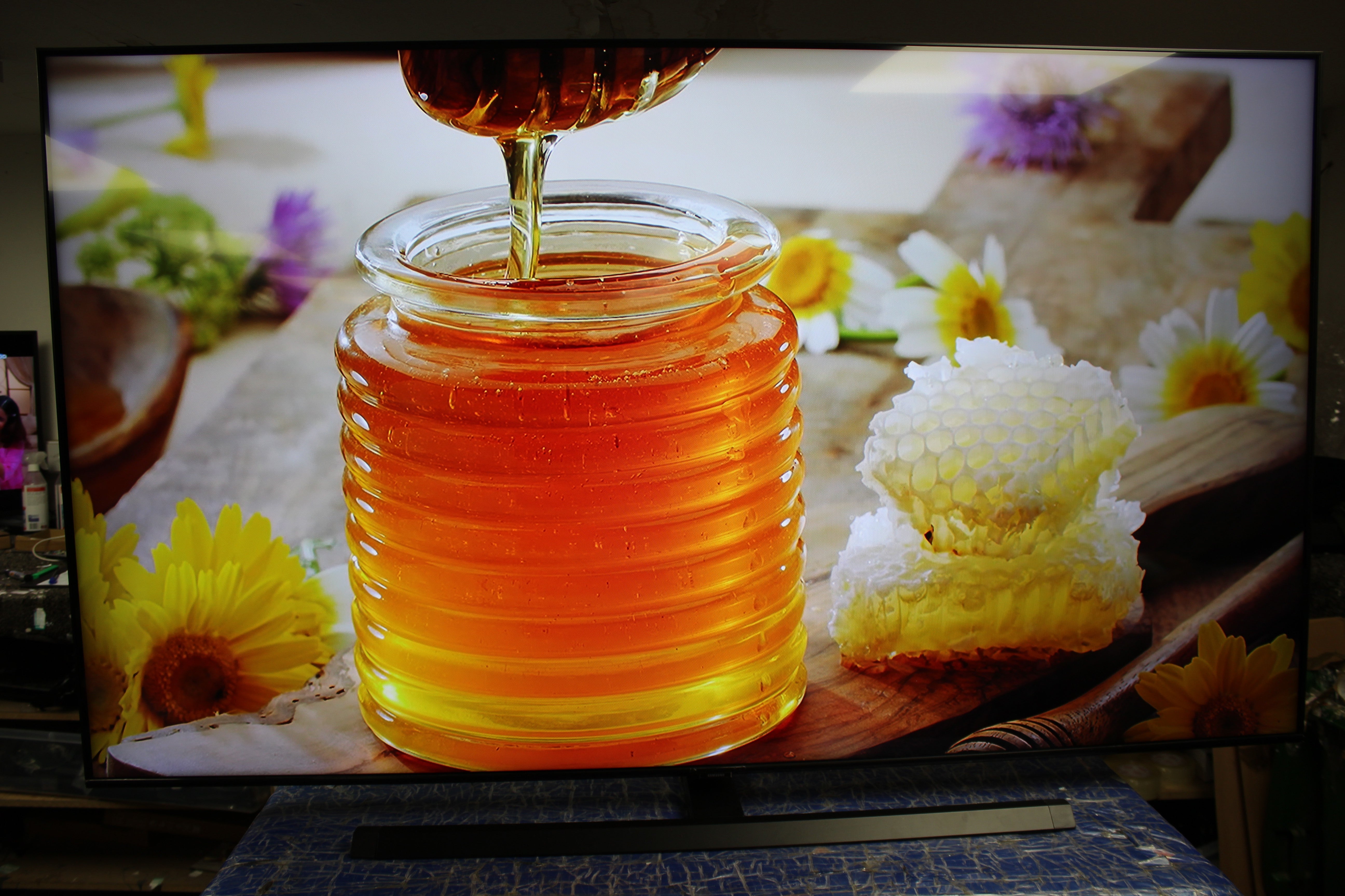 75" Samsung QE75Q60TAUXXU Crystal 4K Quantum HDR Smart QLED TV - Electronic World TV