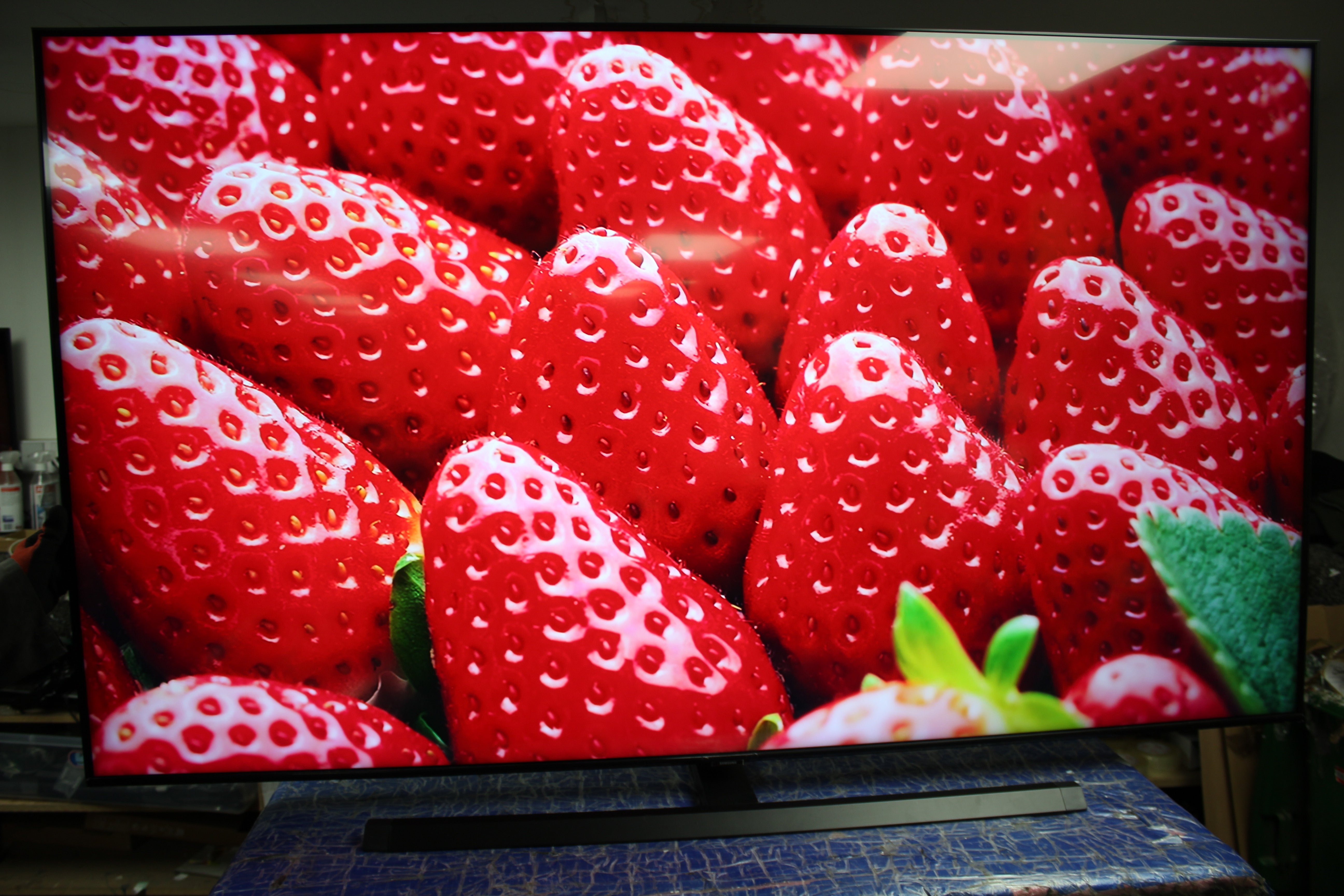 75" Samsung QE75Q60TAUXXU Crystal 4K Quantum HDR Smart QLED TV - Electronic World TV