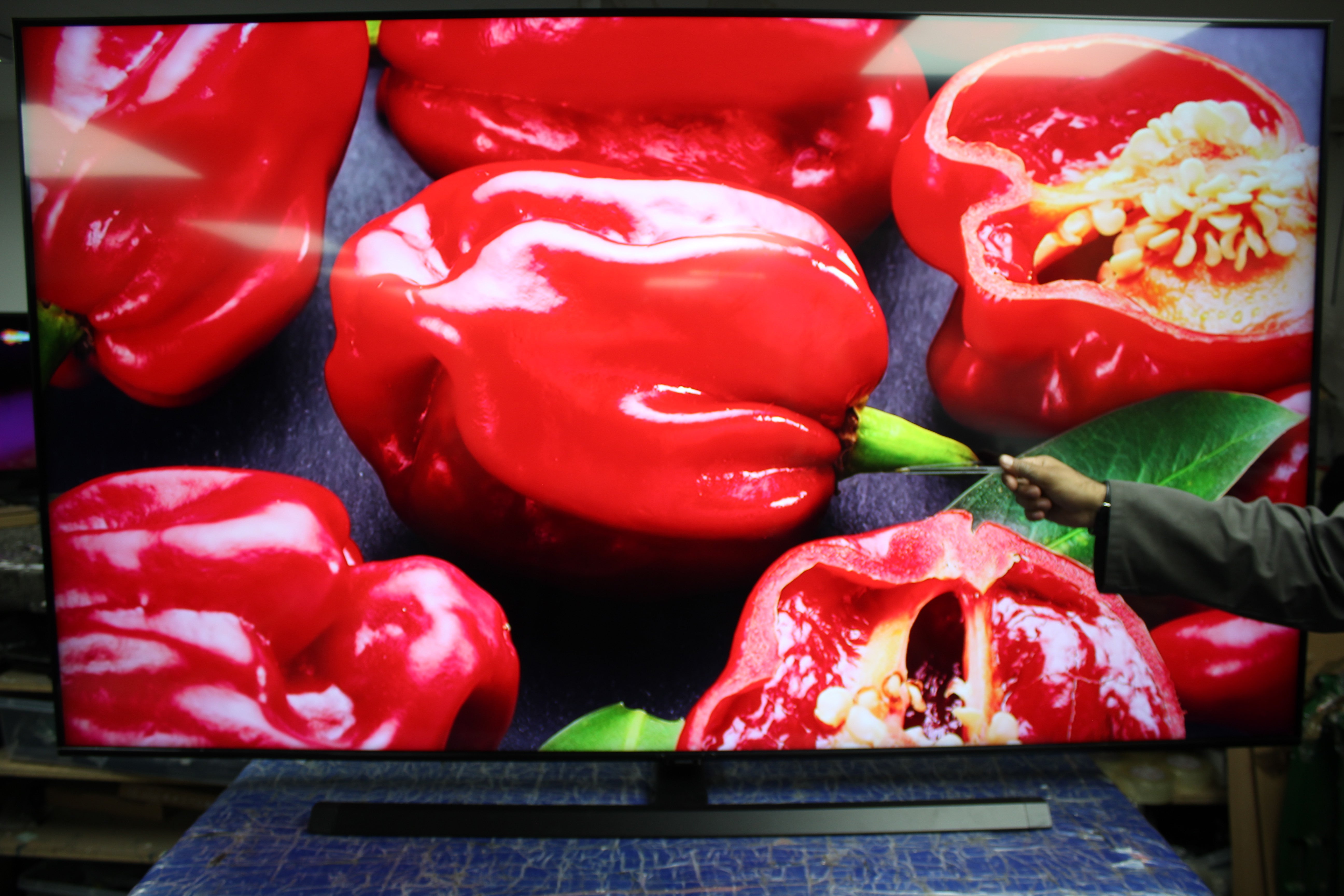 75" Samsung QE75Q60TAUXXU Crystal 4K Quantum HDR Smart QLED TV - Electronic World TV