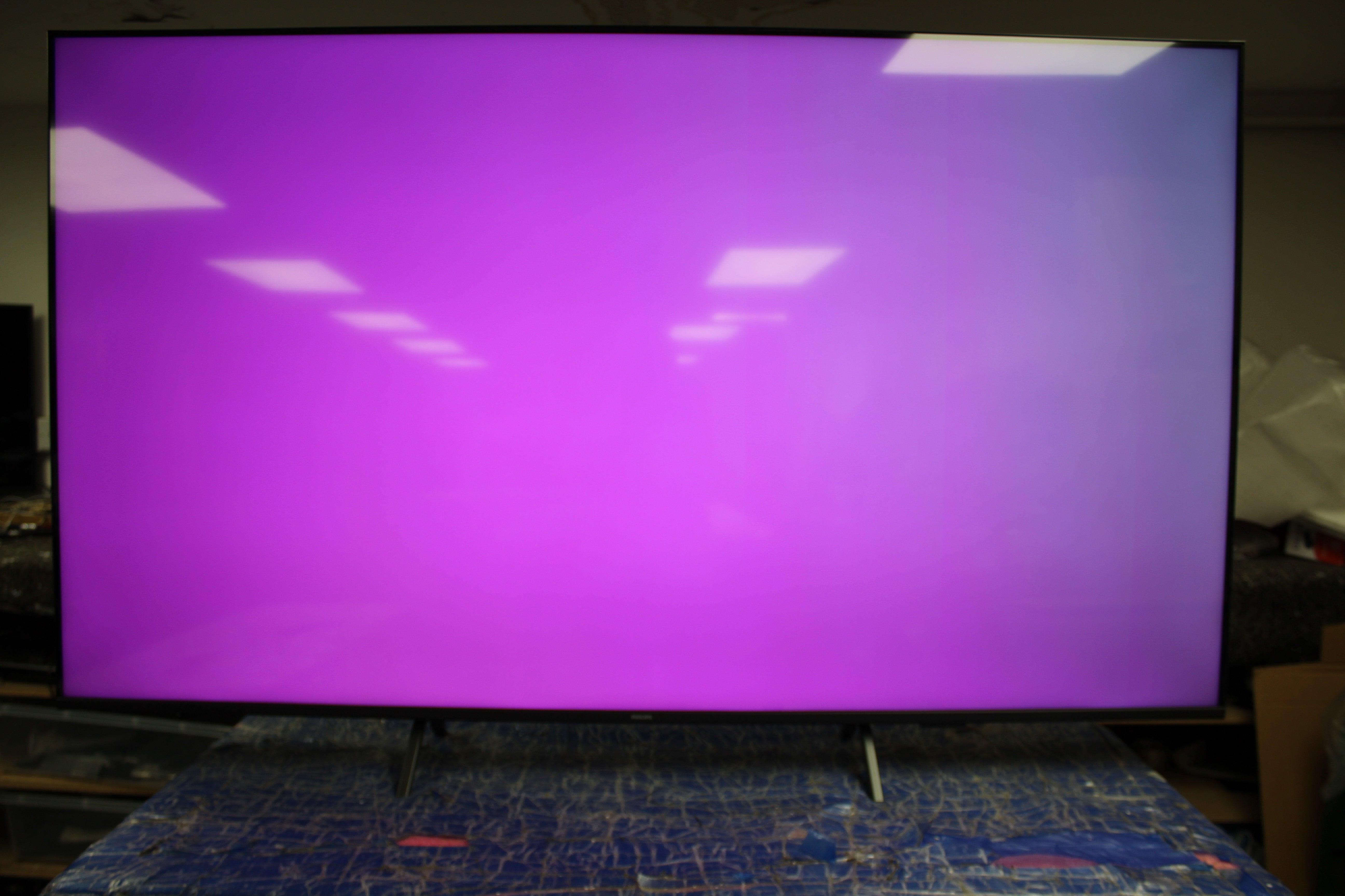 65" Philips 65PUS7800/12 4K HDR Android Smart QLED TV.