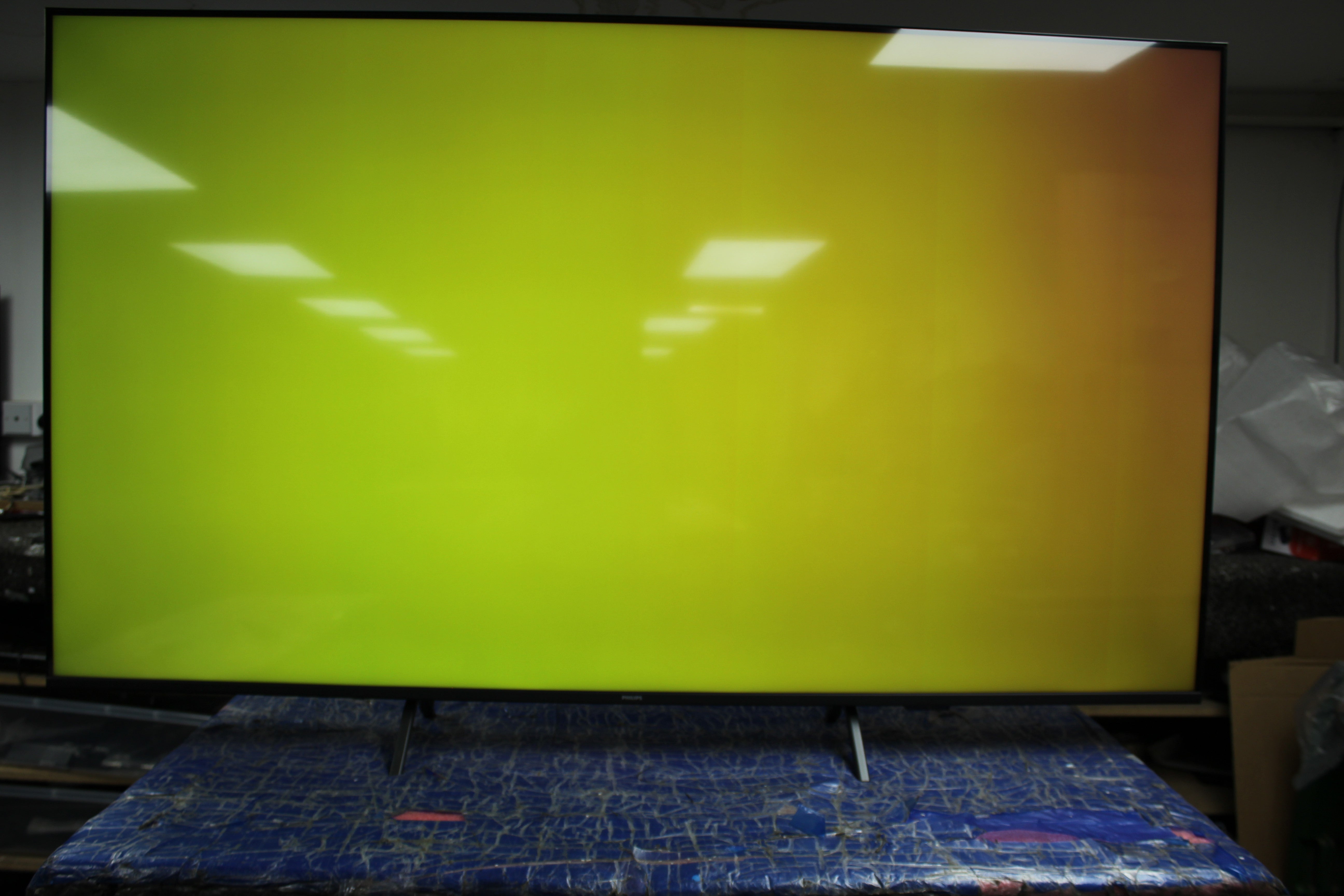 65" Philips 65PUS7800/12 4K HDR Android Smart QLED TV.