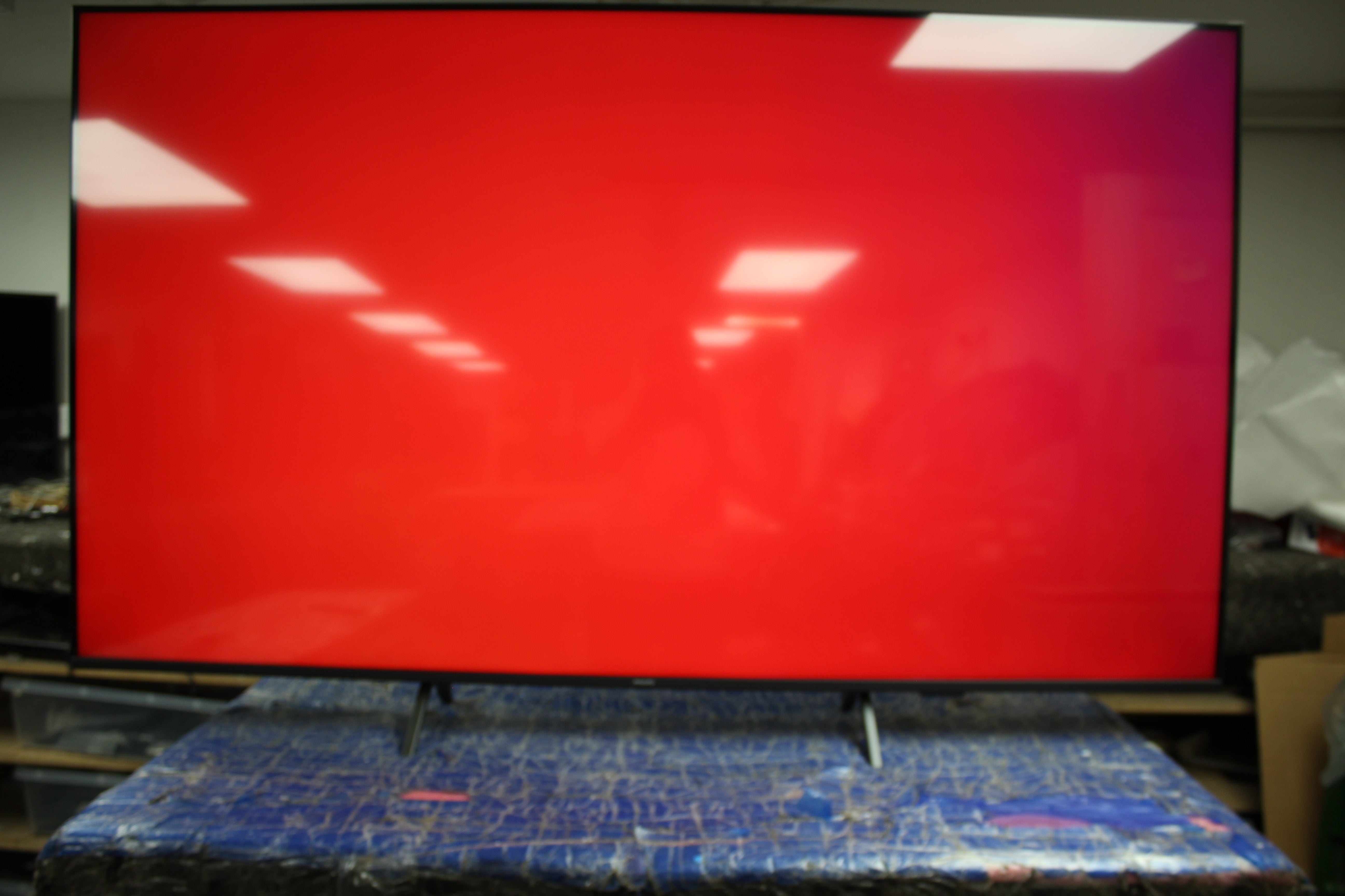 65" Philips 65PUS7800/12 4K HDR Android Smart QLED TV.