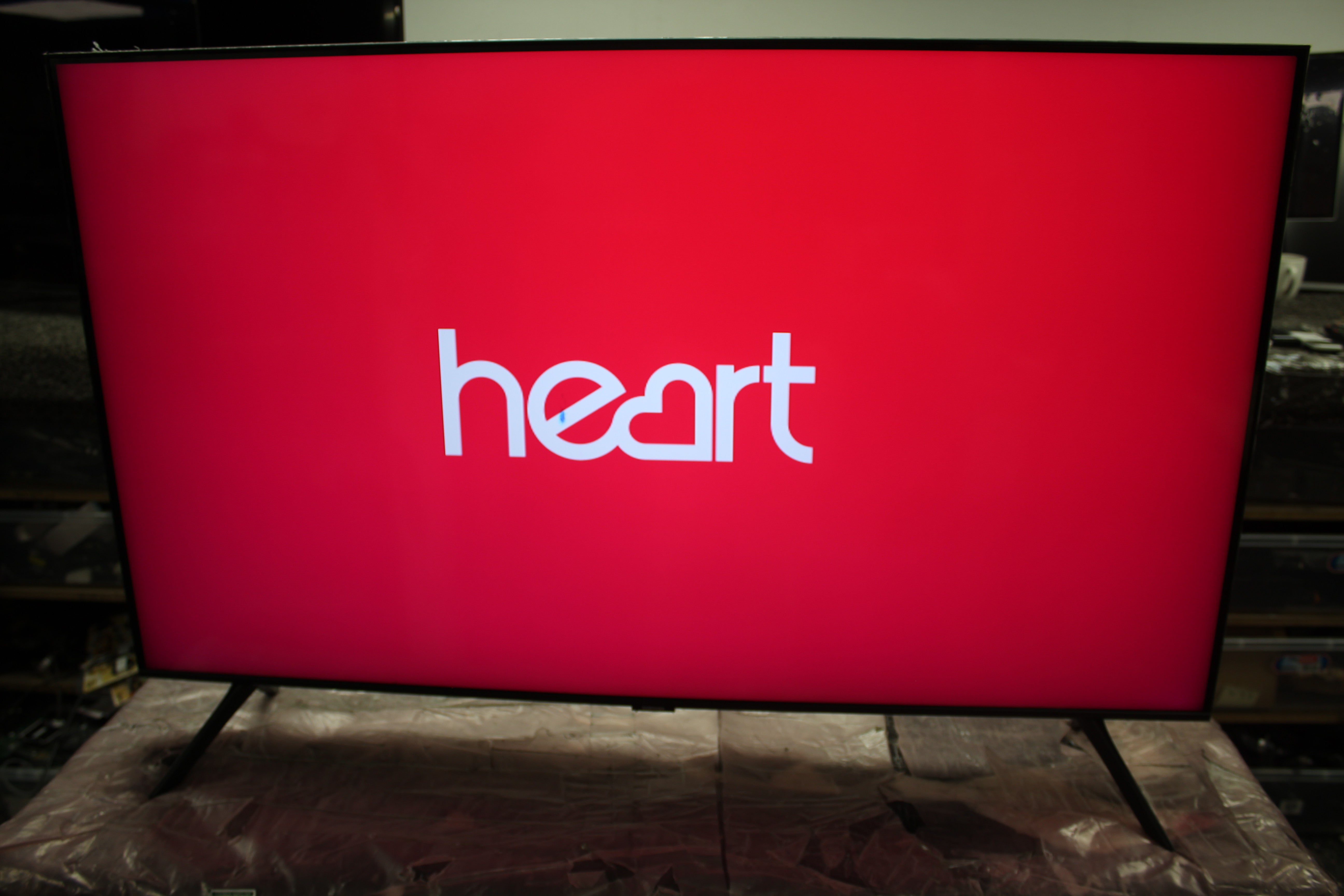 50" Samsung QE50Q60TAUXXU Crystal 4K Quantum HDR Smart QLED TV - Electronic World TV